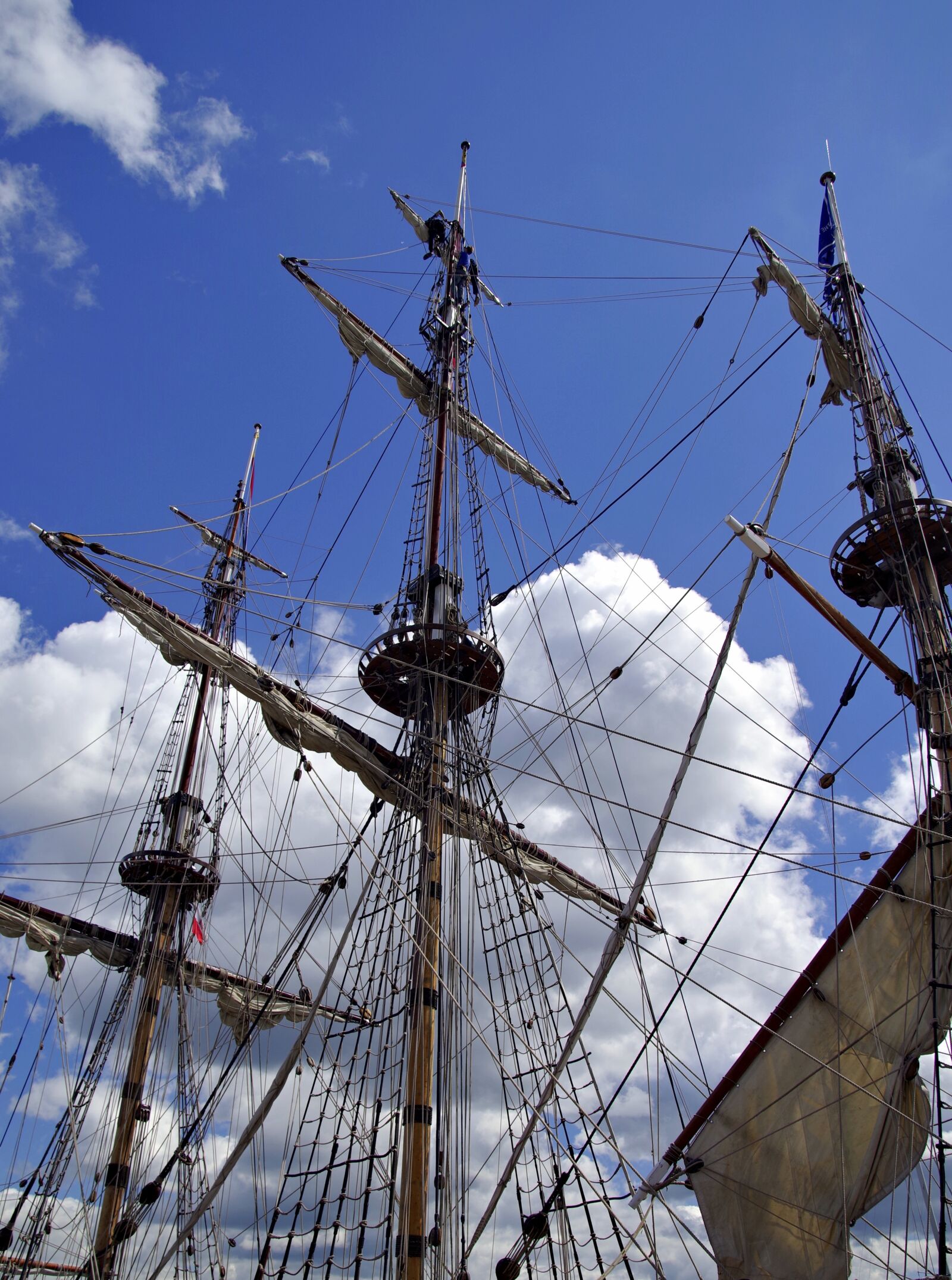 Pentax K-S2 sample photo. Crow's nest, sailing ship photography