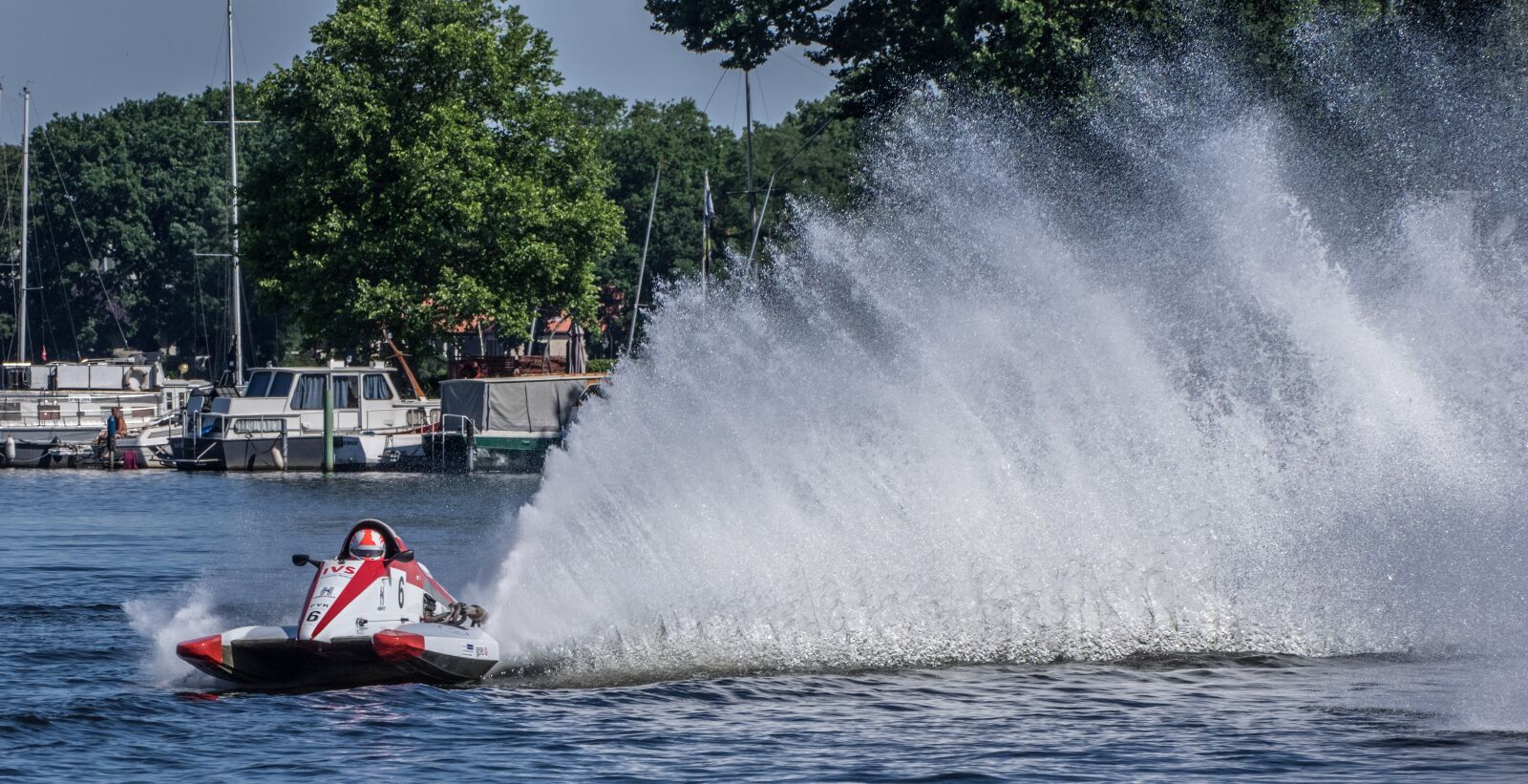Pentax K-3 sample photo. Motor boat race, water photography