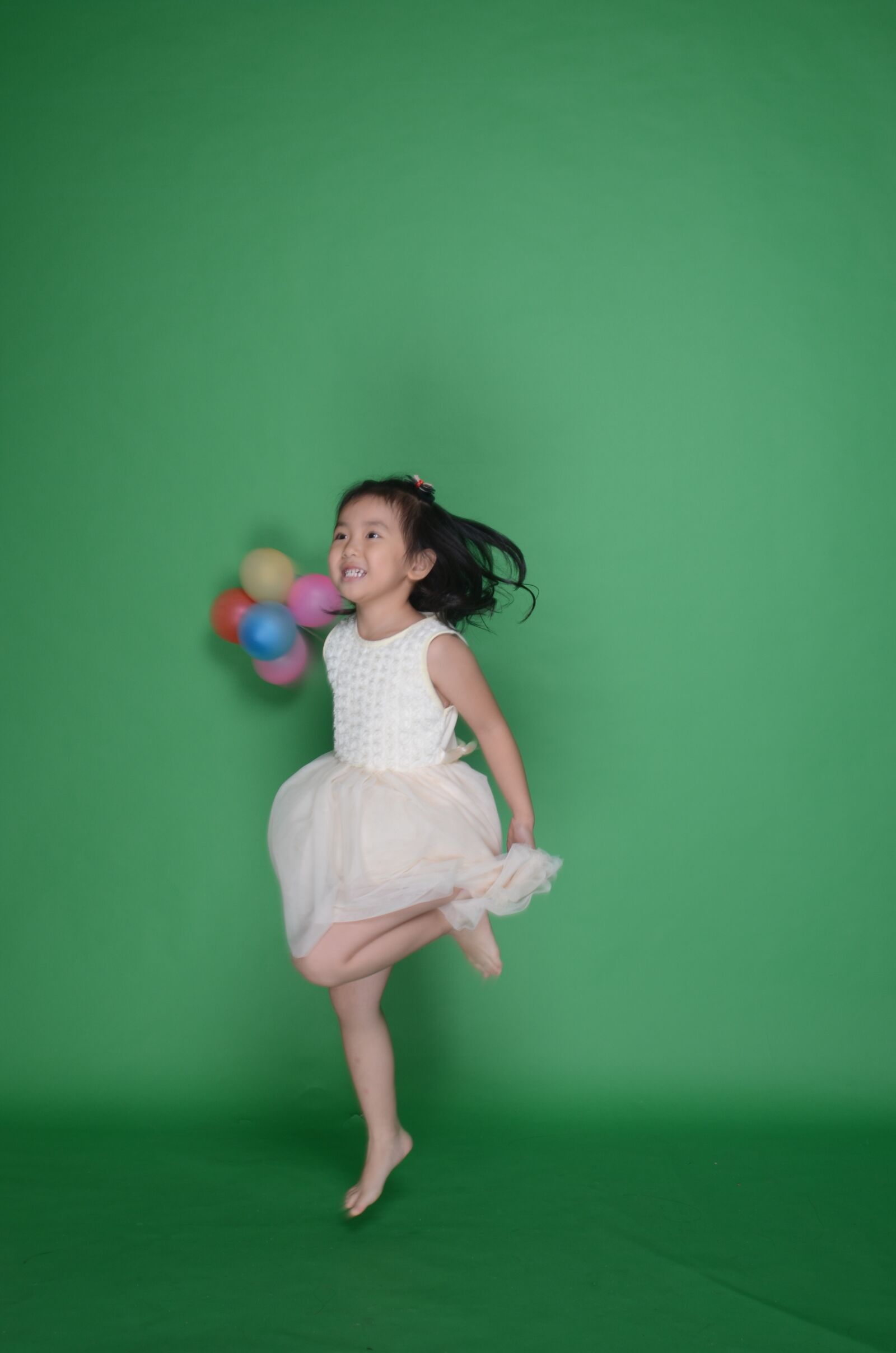 Nikon D5100 sample photo. Balloon, girls, cute photography