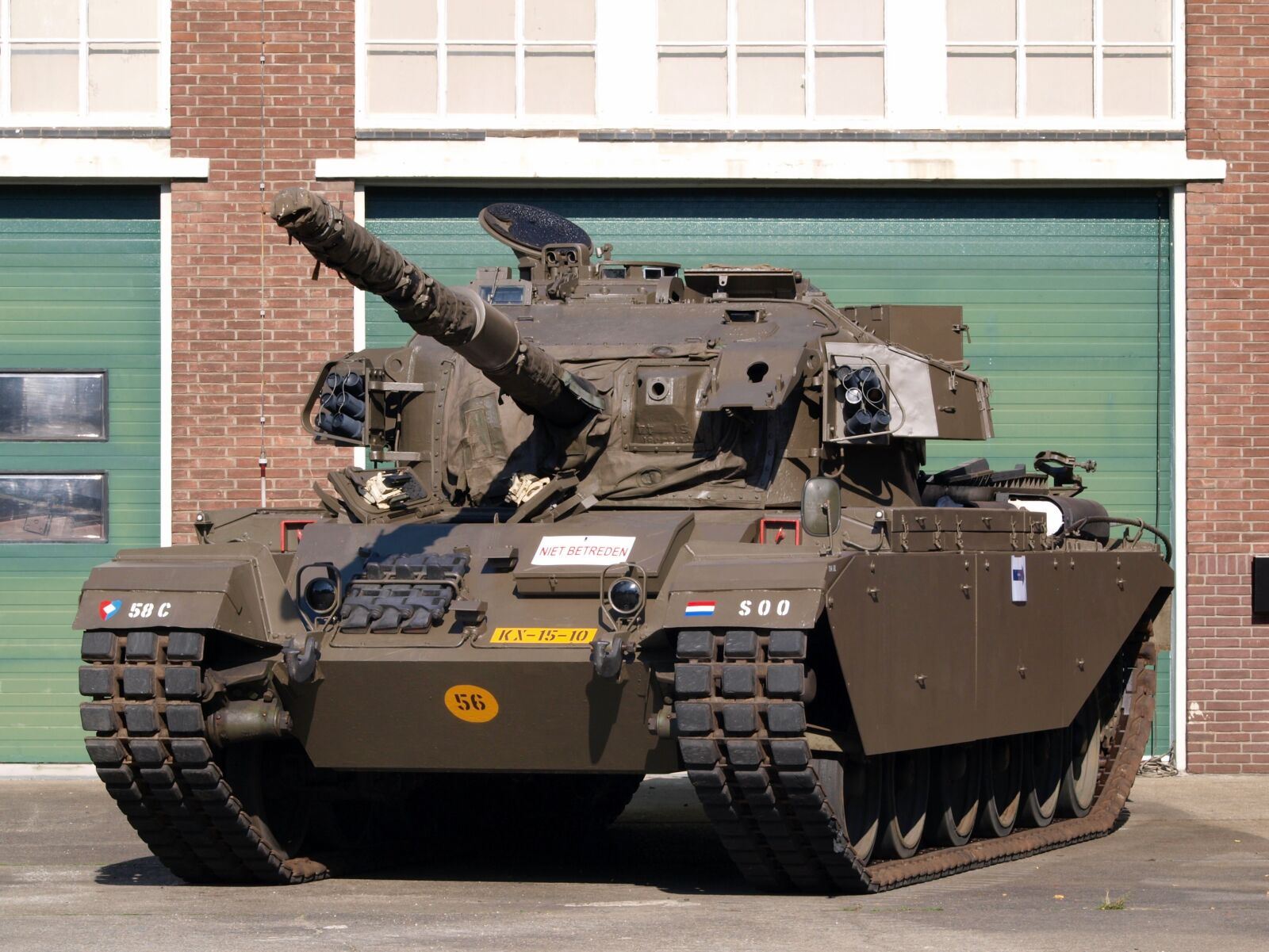 Olympus E-520 (EVOLT E-520) sample photo. Tank, centurion, warfare photography