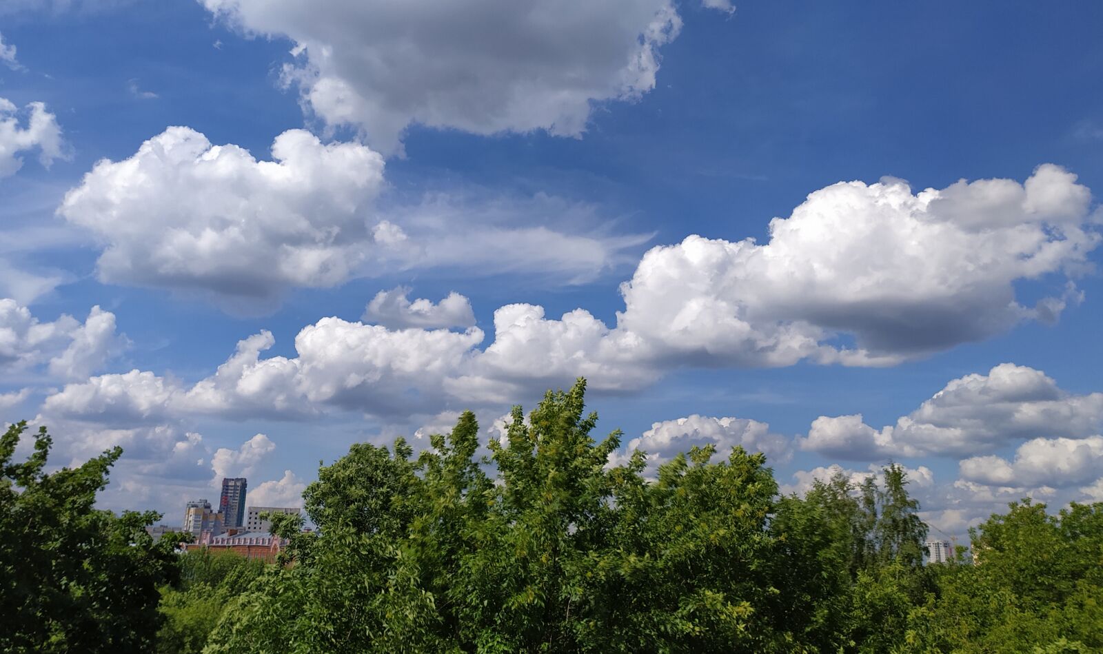 Xiaomi Redmi Note 8T sample photo. Sky, blue, clouds photography