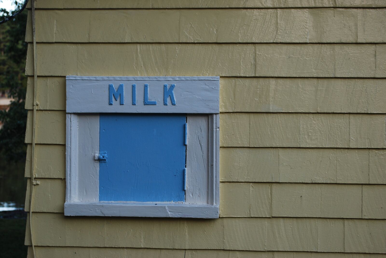 Nikon D60 sample photo. Milk, delivery, milkman photography