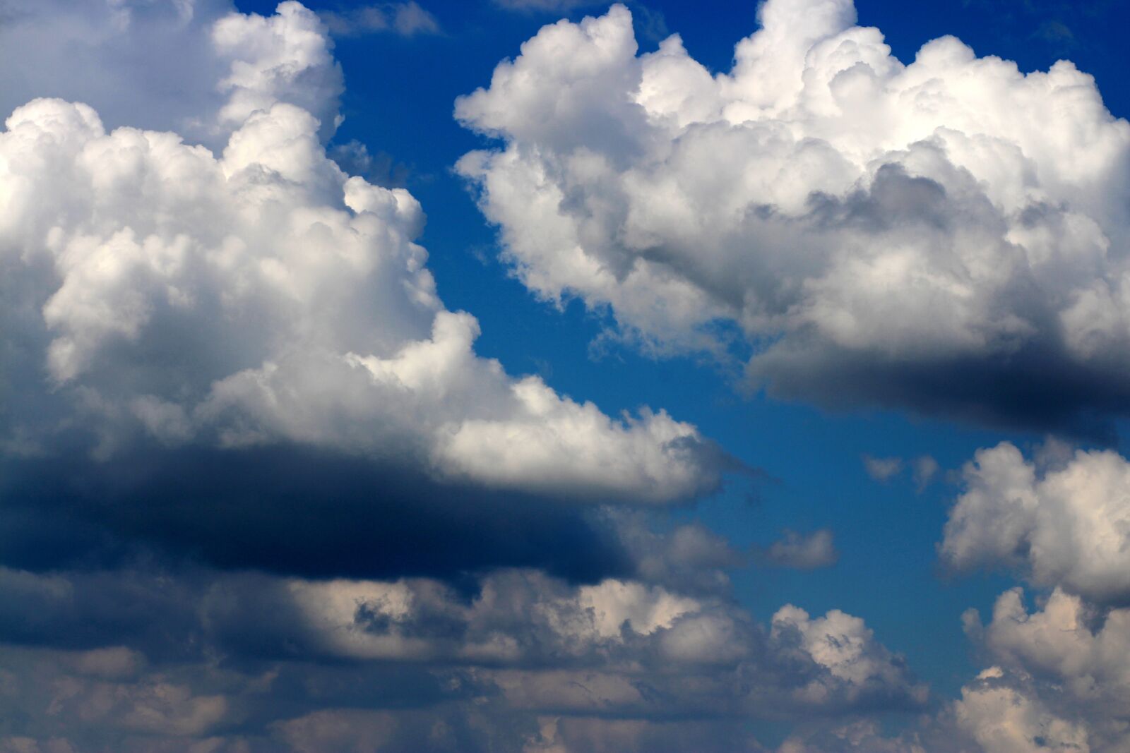 Canon EOS 700D (EOS Rebel T5i / EOS Kiss X7i) + Canon EF 85mm F1.8 USM sample photo. Sky, cloud, white photography