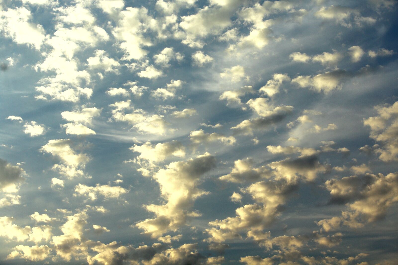 Canon EOS 1200D (EOS Rebel T5 / EOS Kiss X70 / EOS Hi) sample photo. Sky, clouds, beach photography