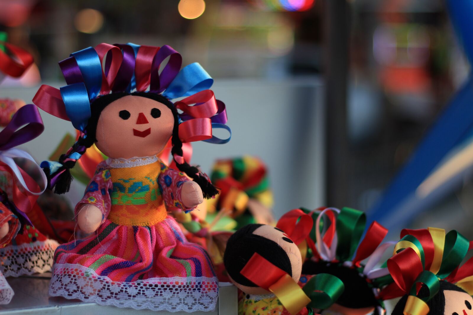 Canon EOS 1300D (EOS Rebel T6 / EOS Kiss X80) sample photo. Dolls, color, mexico photography