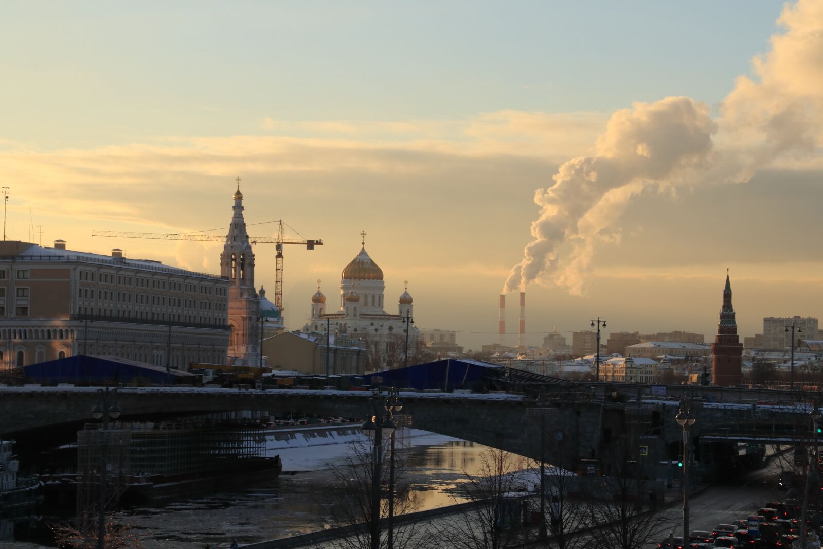 Canon EOS 77D (EOS 9000D / EOS 770D) sample photo. Moscow, sunset, river photography