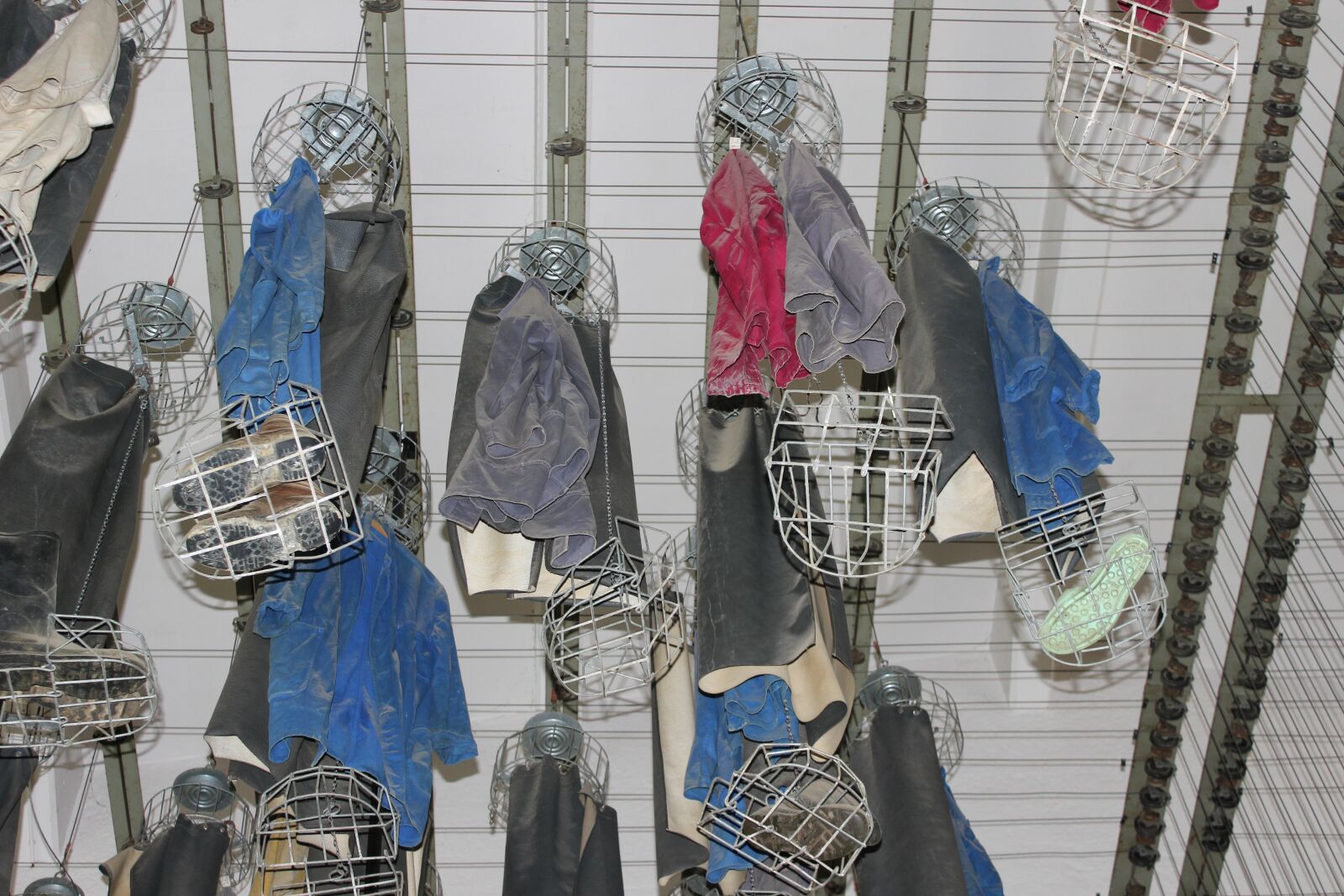 Canon EOS 600D (Rebel EOS T3i / EOS Kiss X5) sample photo. Wash, chew, locker photography