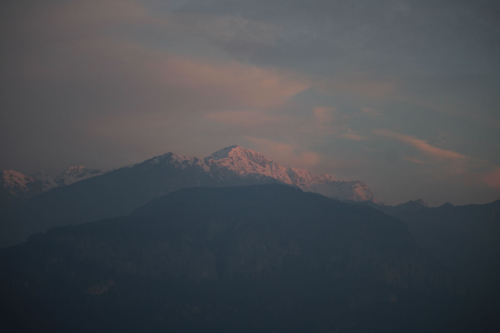 Canon EF-S 55-250mm F4-5.6 IS sample photo. Lake como photography