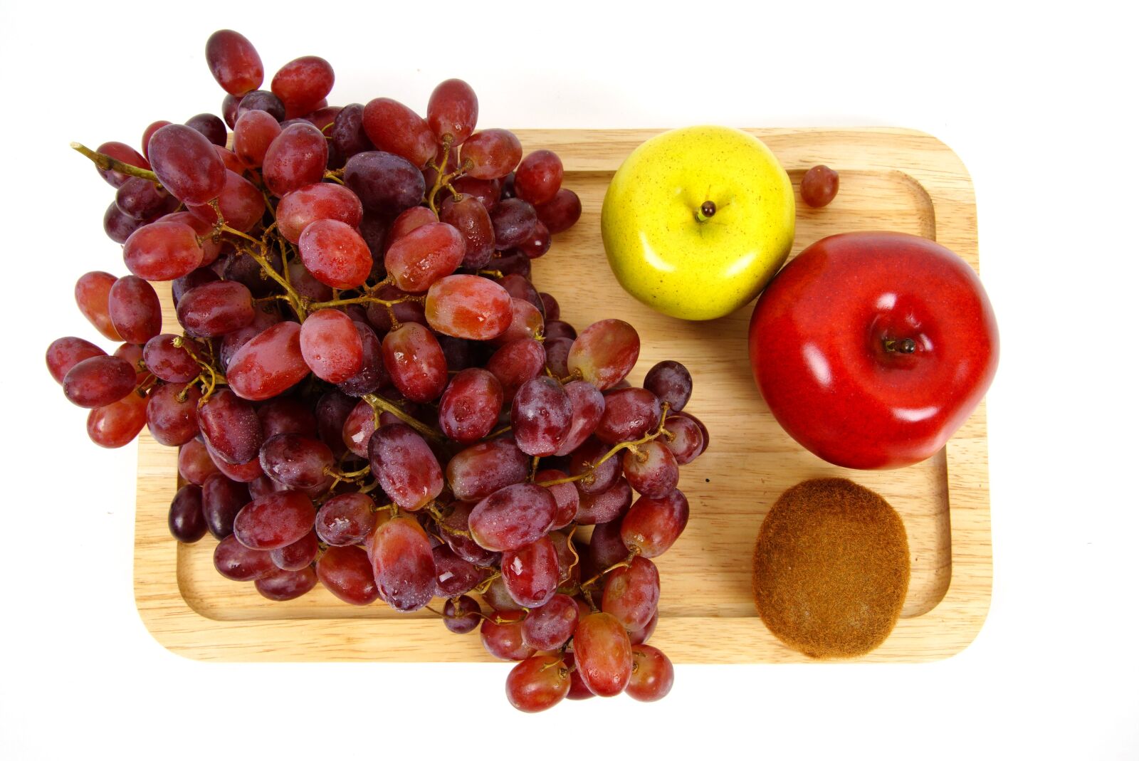 Tamron 16-300mm F3.5-6.3 Di II VC PZD Macro sample photo. Grapes, fruit, freshness photography