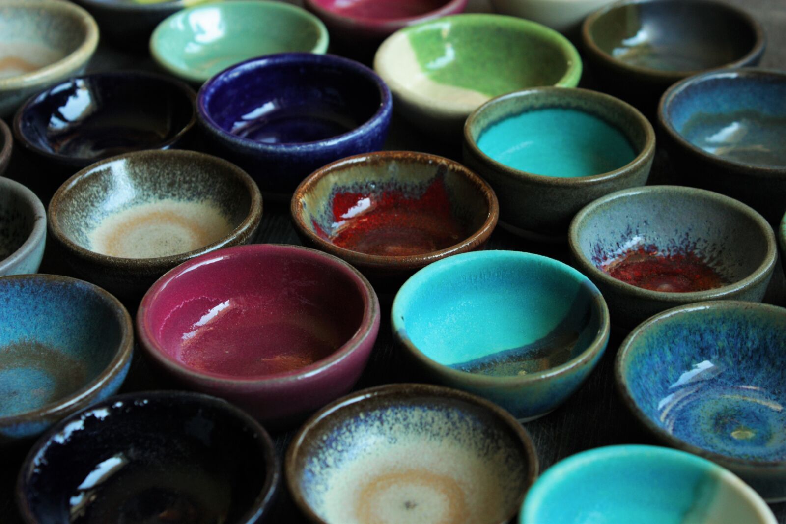 Canon EOS 450D (EOS Rebel XSi / EOS Kiss X2) sample photo. Ceramics, bowls, colorful photography