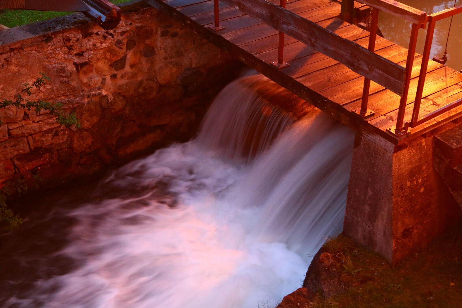 Canon EOS 70D + Canon EF 24-105mm F4L IS USM sample photo. Evening hour, waters, bridge photography