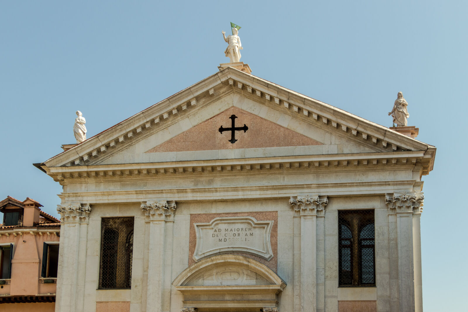 Canon EOS 80D + Canon EF-S 18-135mm F3.5-5.6 IS USM sample photo. Building, italy, architecture, church photography