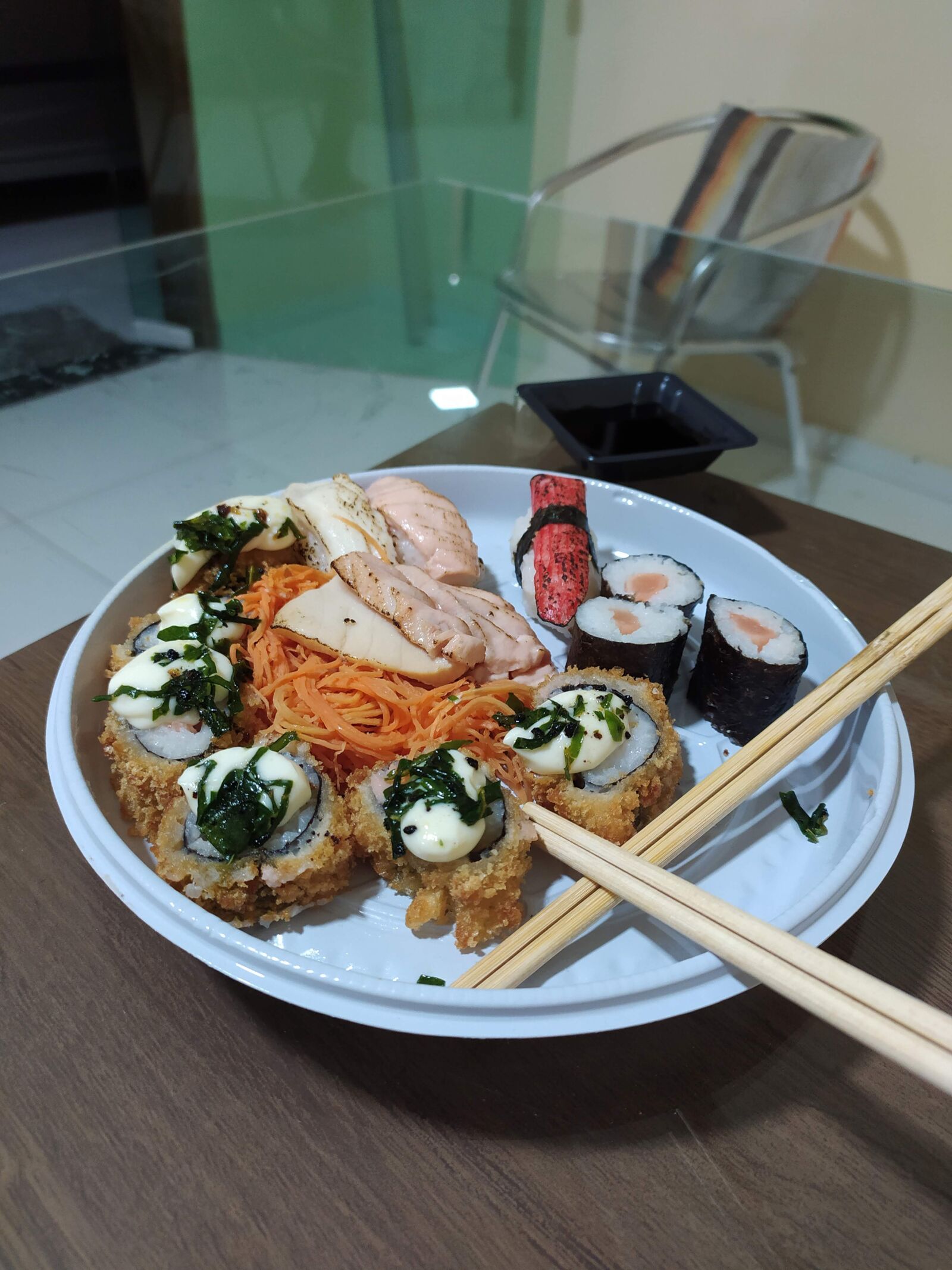 Xiaomi Redmi Note 8 sample photo. Sushi, mesa, comida photography