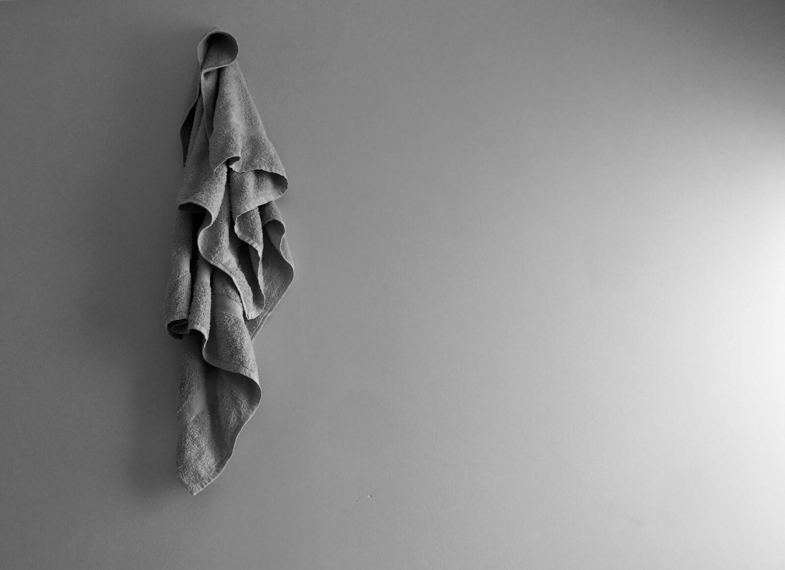 iPhone 6 Plus back camera 4.15mm f/2.2 sample photo. Towel, wall, scene photography