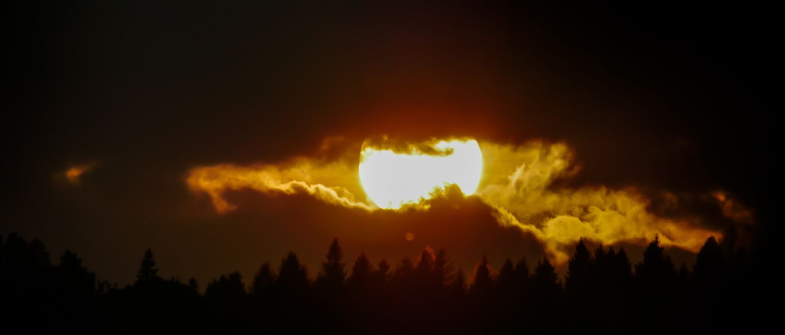 Panasonic Lumix G Vario 100-300mm F4-5.6 OIS sample photo. Sunset, evening sun, sun photography