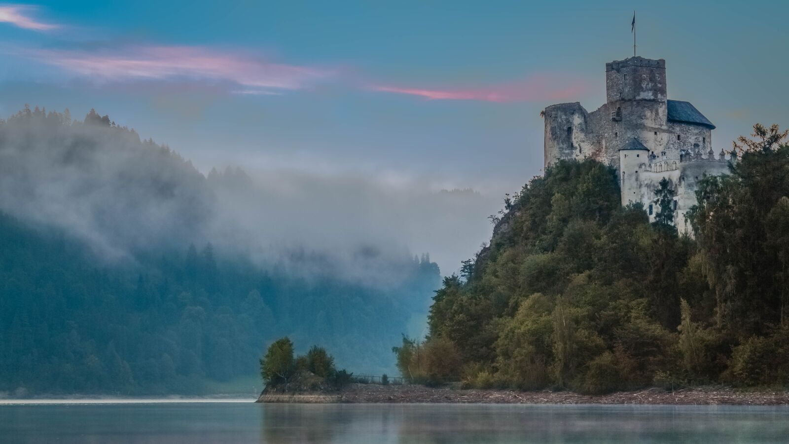 Canon EOS 700D (EOS Rebel T5i / EOS Kiss X7i) sample photo. Niedzica, castle, morning photography