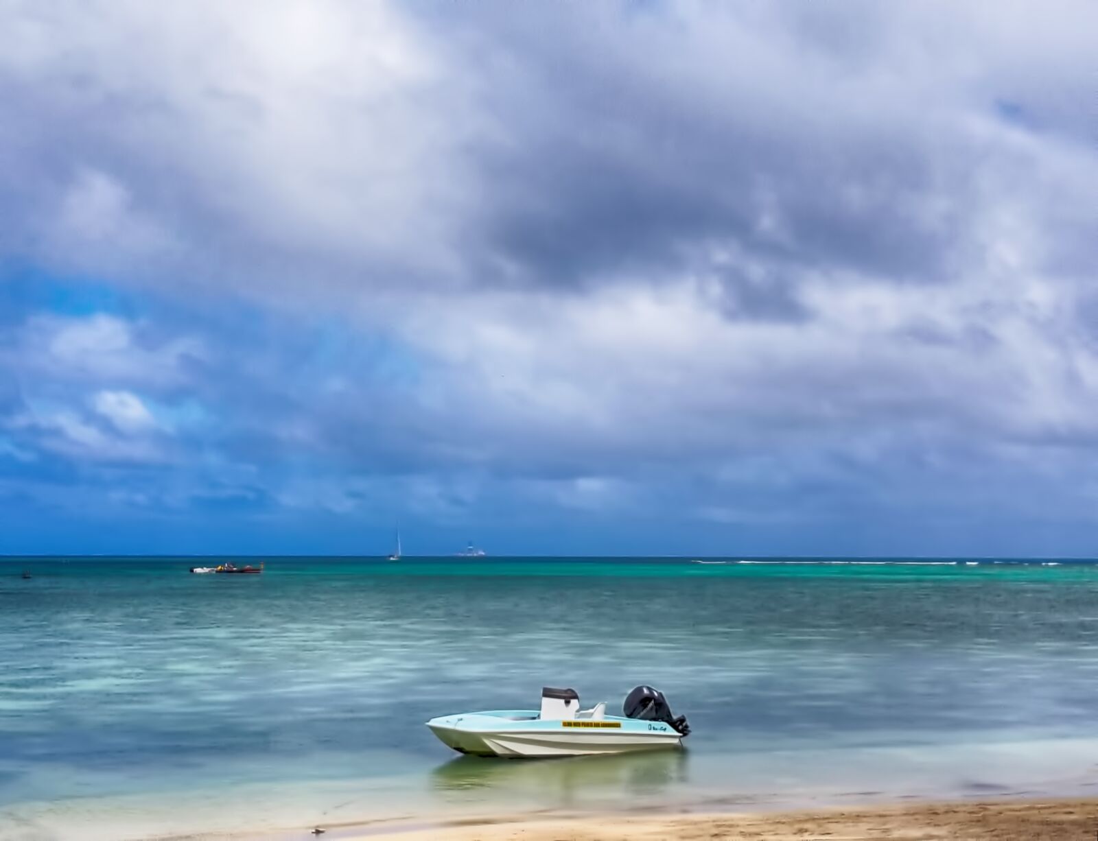 Samsung Galaxy S4 sample photo. Clouds, sea, boat photography