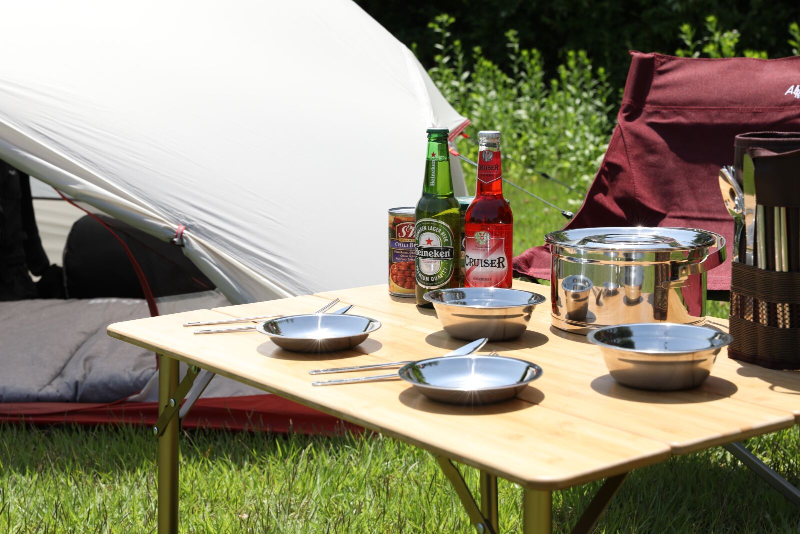 Canon EOS 5D Mark IV sample photo. Tent, camping, dishes photography