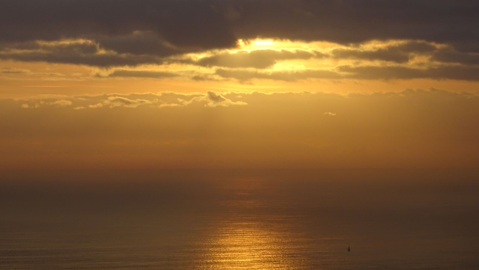 Sony DSC-HX60V sample photo. Dawn, clouds, sea photography