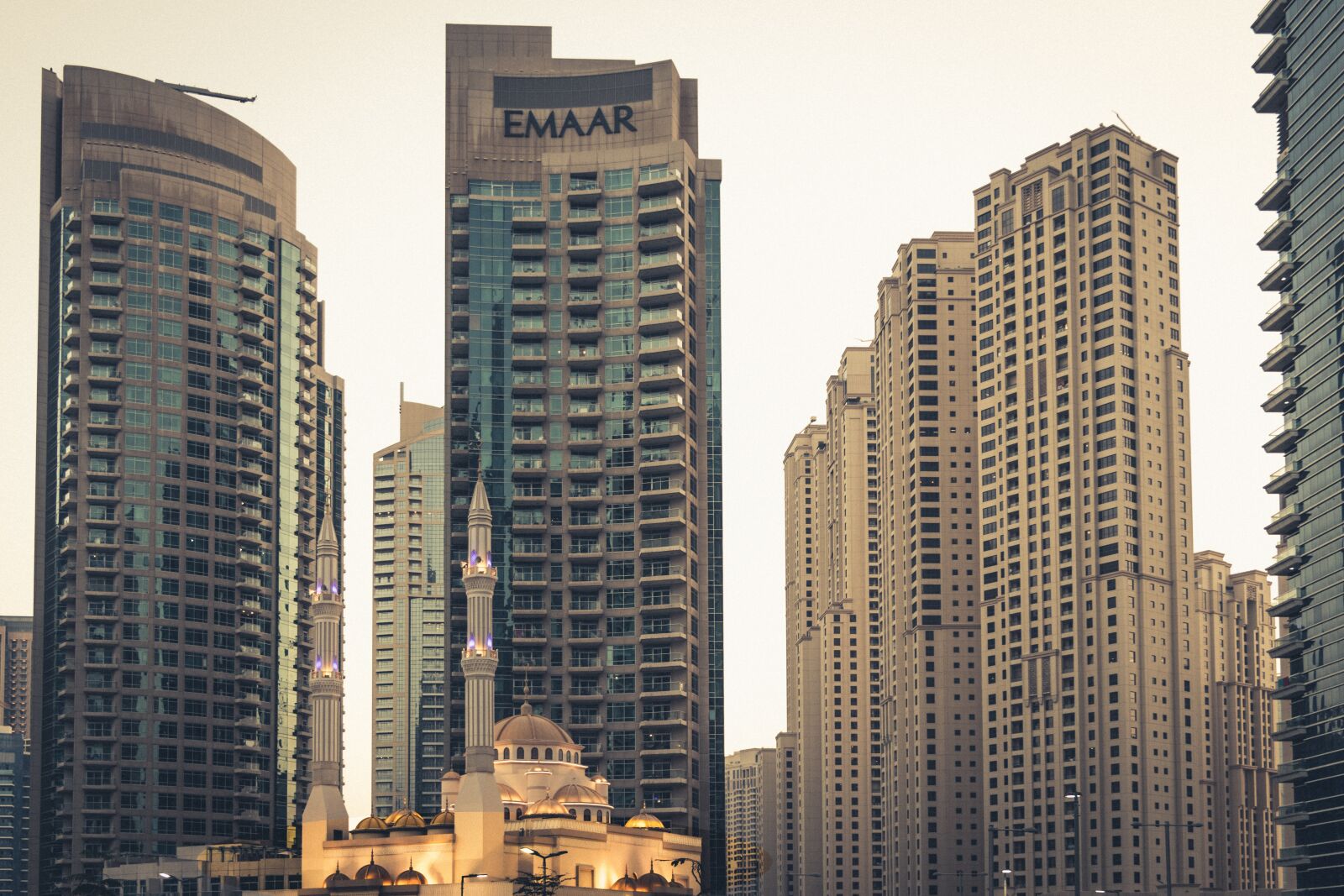 Canon EF-S 18-135mm F3.5-5.6 IS USM sample photo. Dubai, city, architecture photography