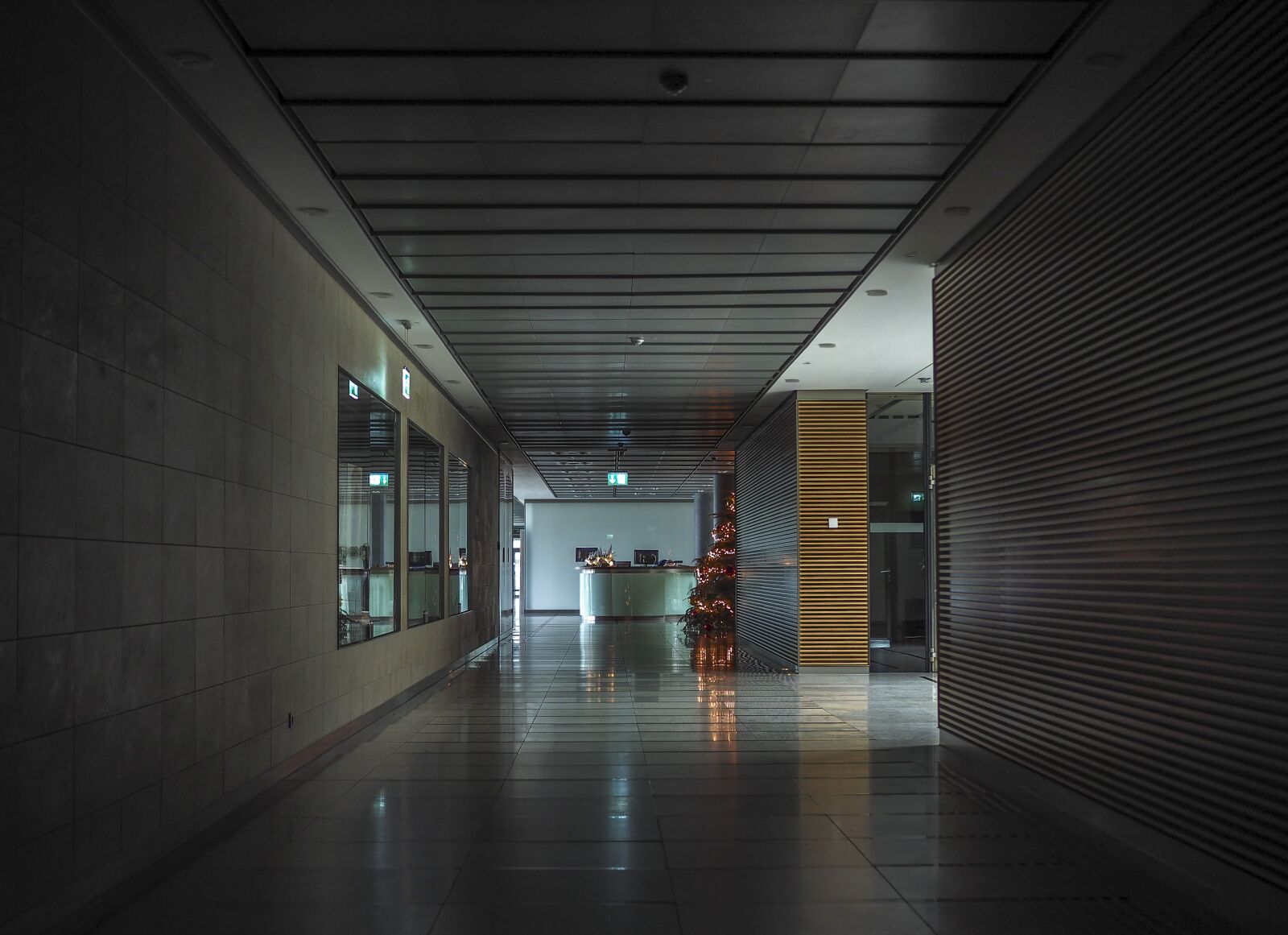 Olympus OM-D E-M10 sample photo. Architecture, gang, floor photography