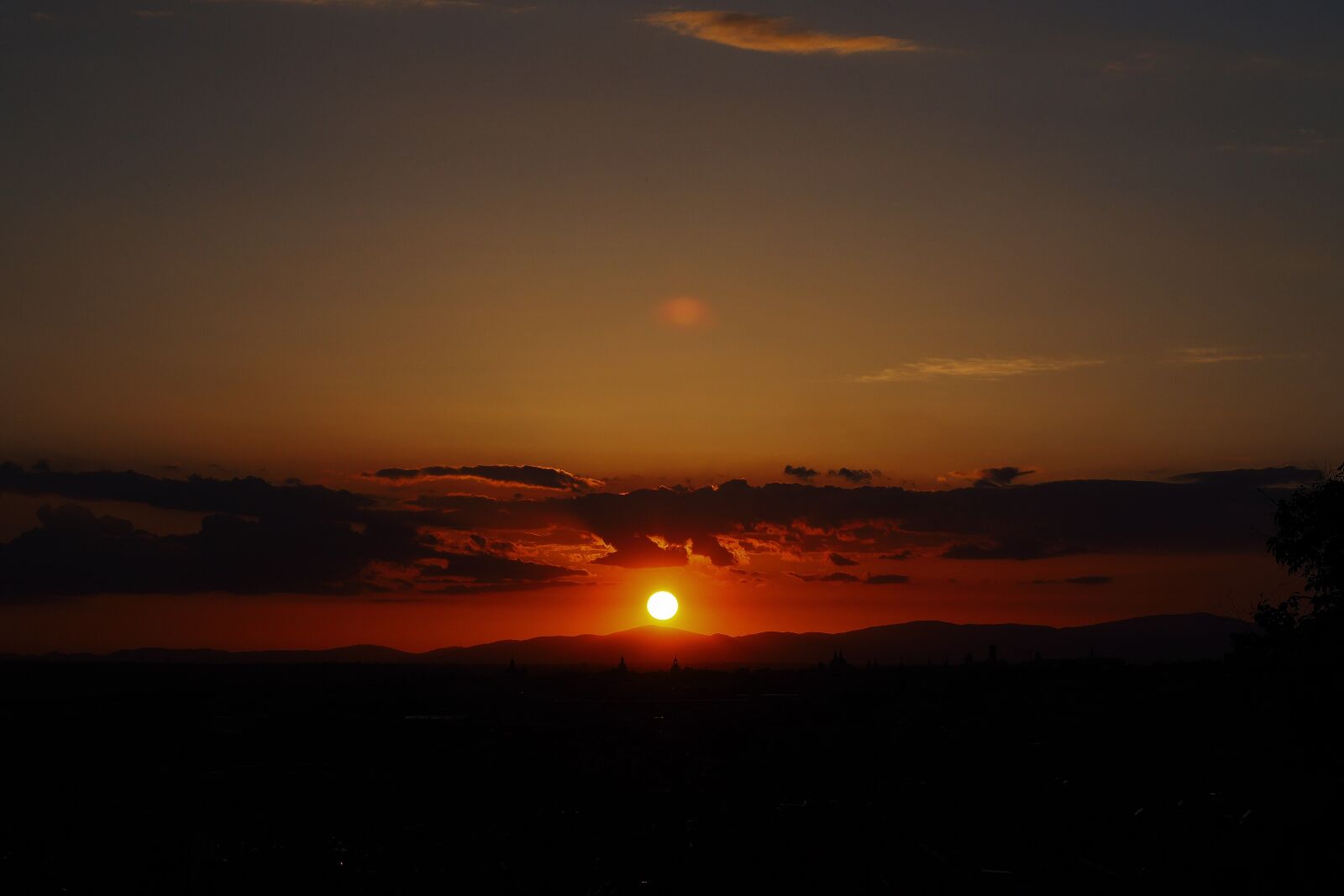 Olympus OM-D E-M10 II sample photo. Sunset, madrid, viewpoint photography