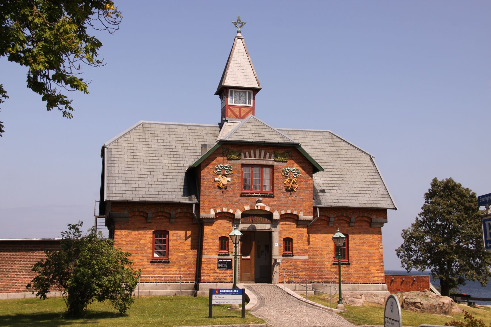 Canon EOS 50D sample photo. Town hall, village, municipal photography