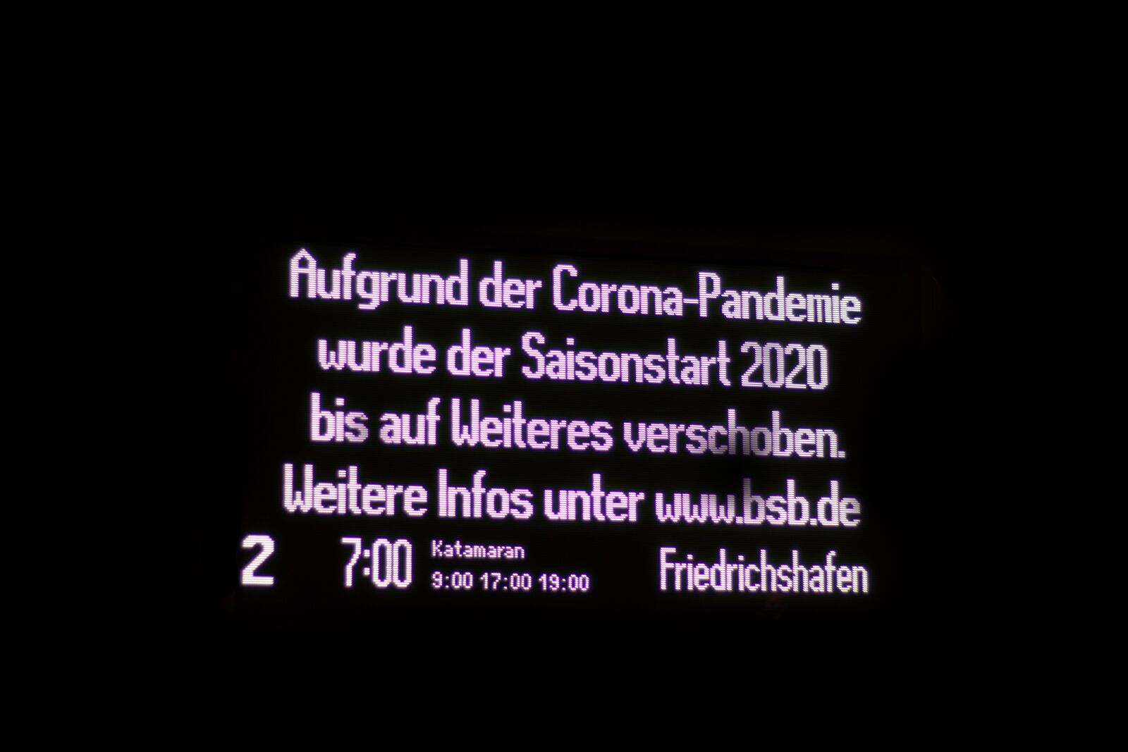 Canon EOS M50 (EOS Kiss M) sample photo. Night photograph, neon, board photography
