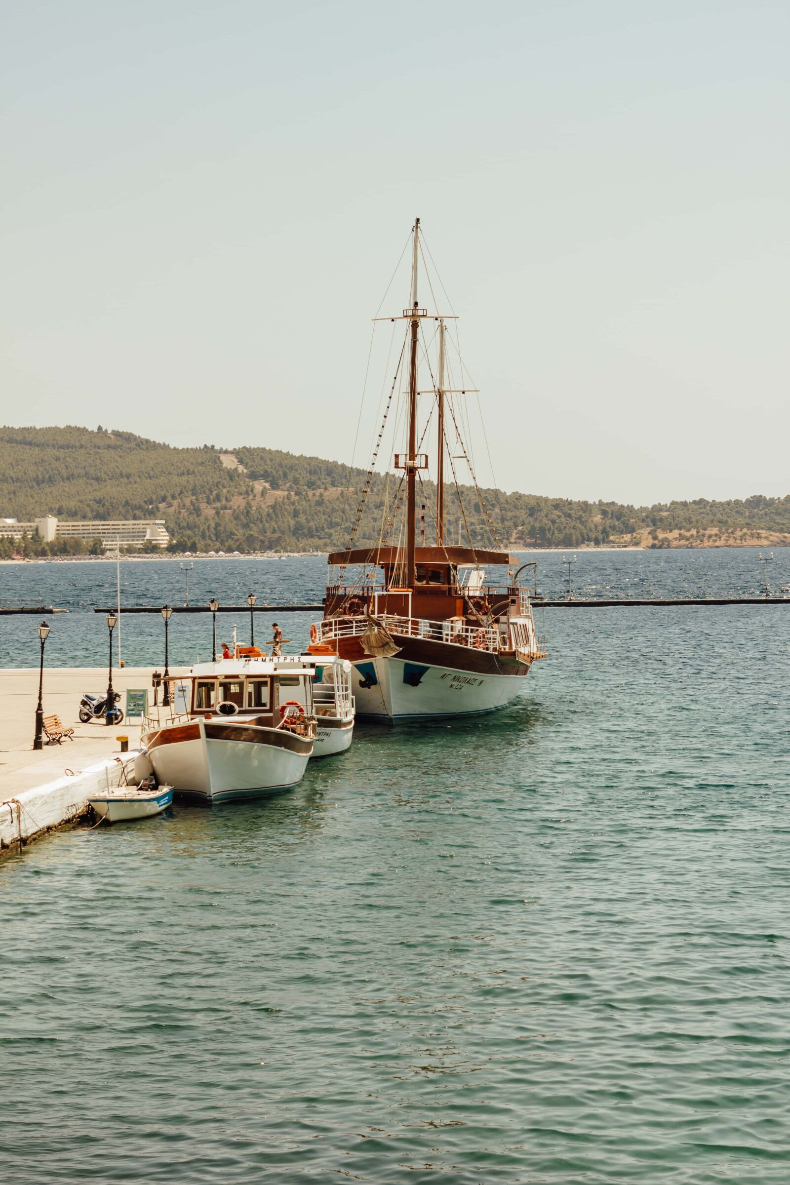 Canon EF-S 18-55mm F3.5-5.6 IS sample photo. Dock, sailboat, watercraft, ship photography