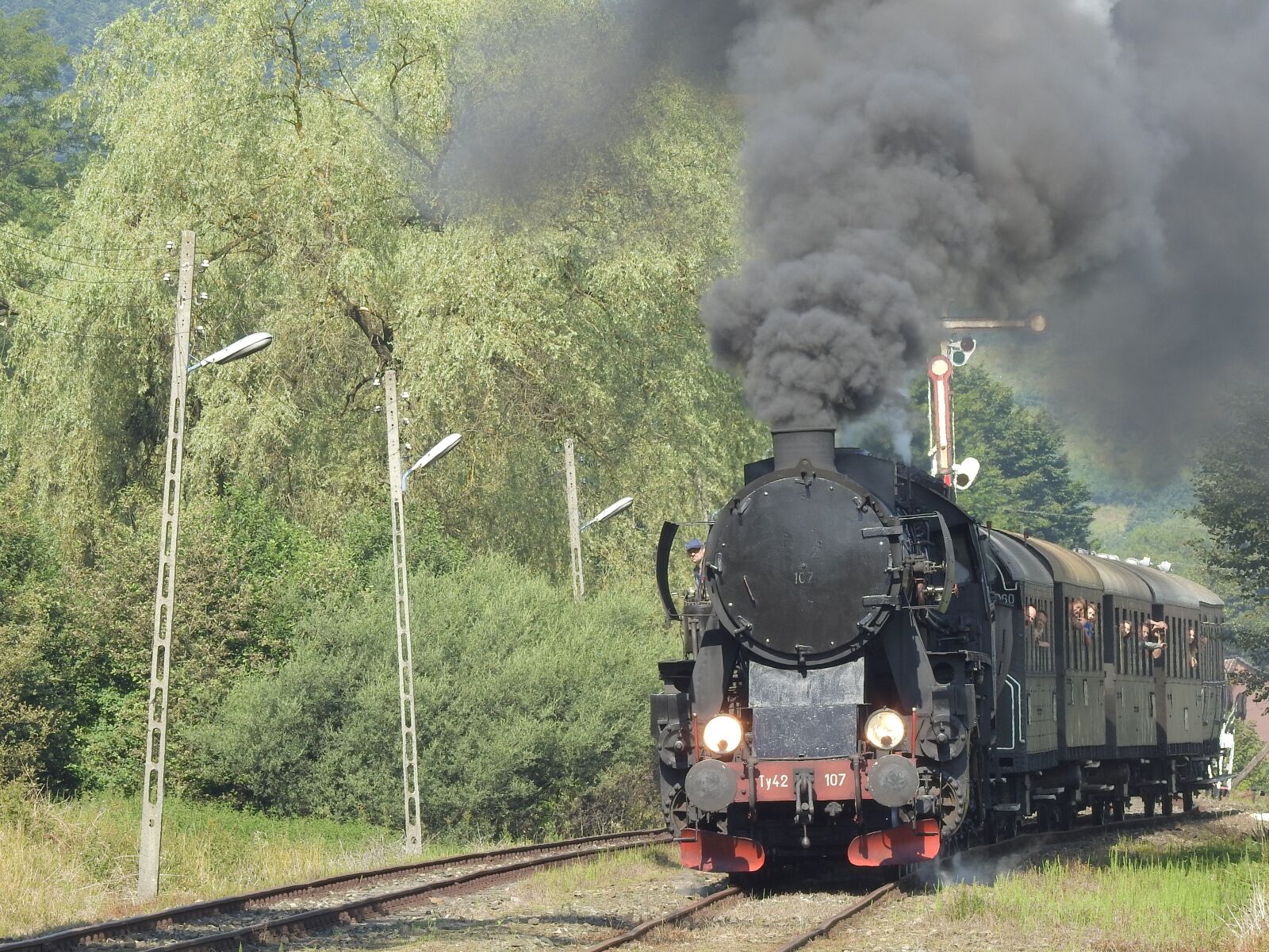 Nikon Coolpix P900 sample photo. Locomotive, railway, smoke photography