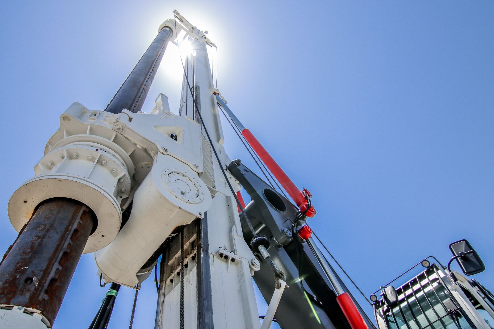 Tokina AT-X Pro 11-16mm F2.8 DX II sample photo. Piling rig, drilling rig photography