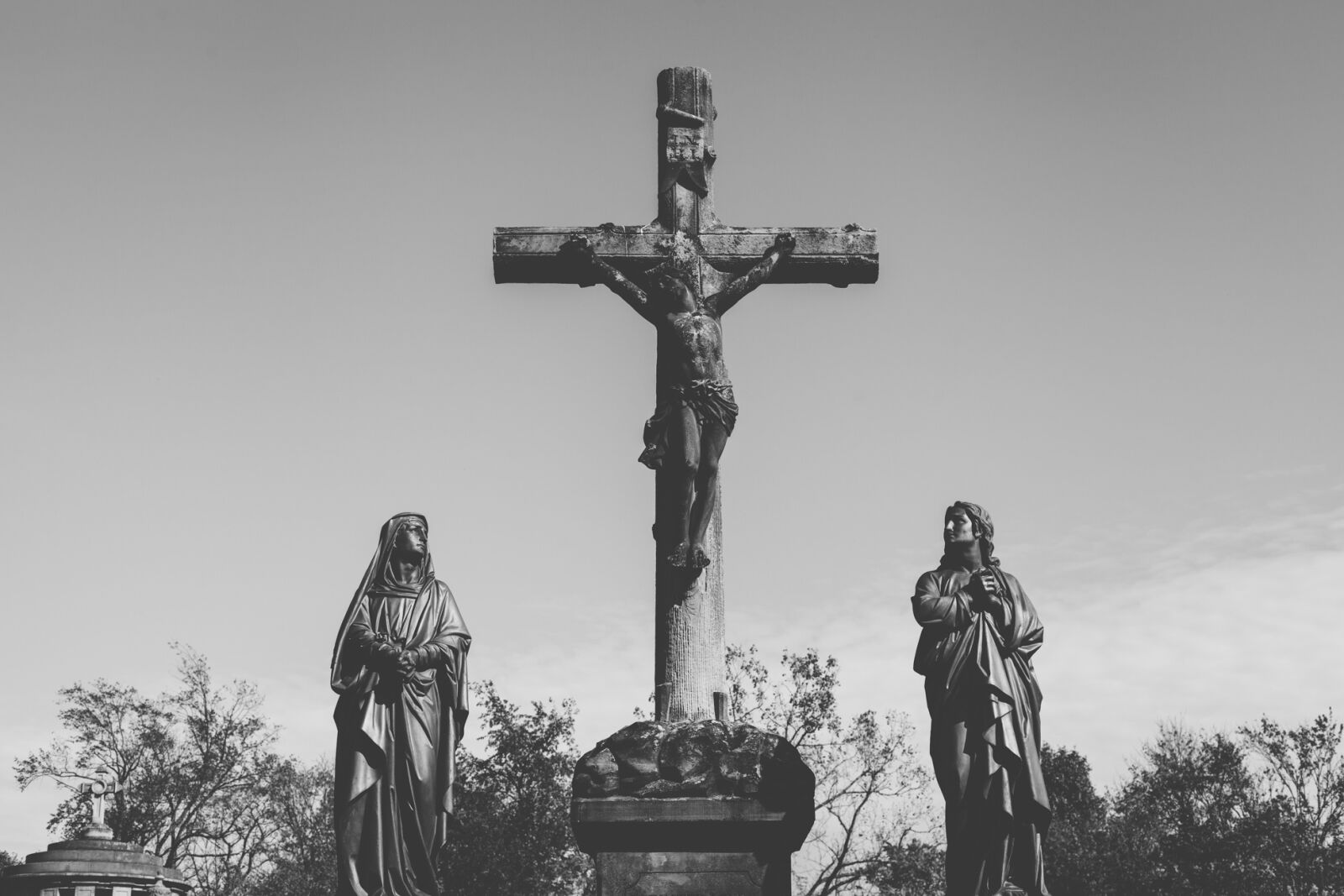 Canon EOS 5D Mark II sample photo. Black, and, white, cemetery photography