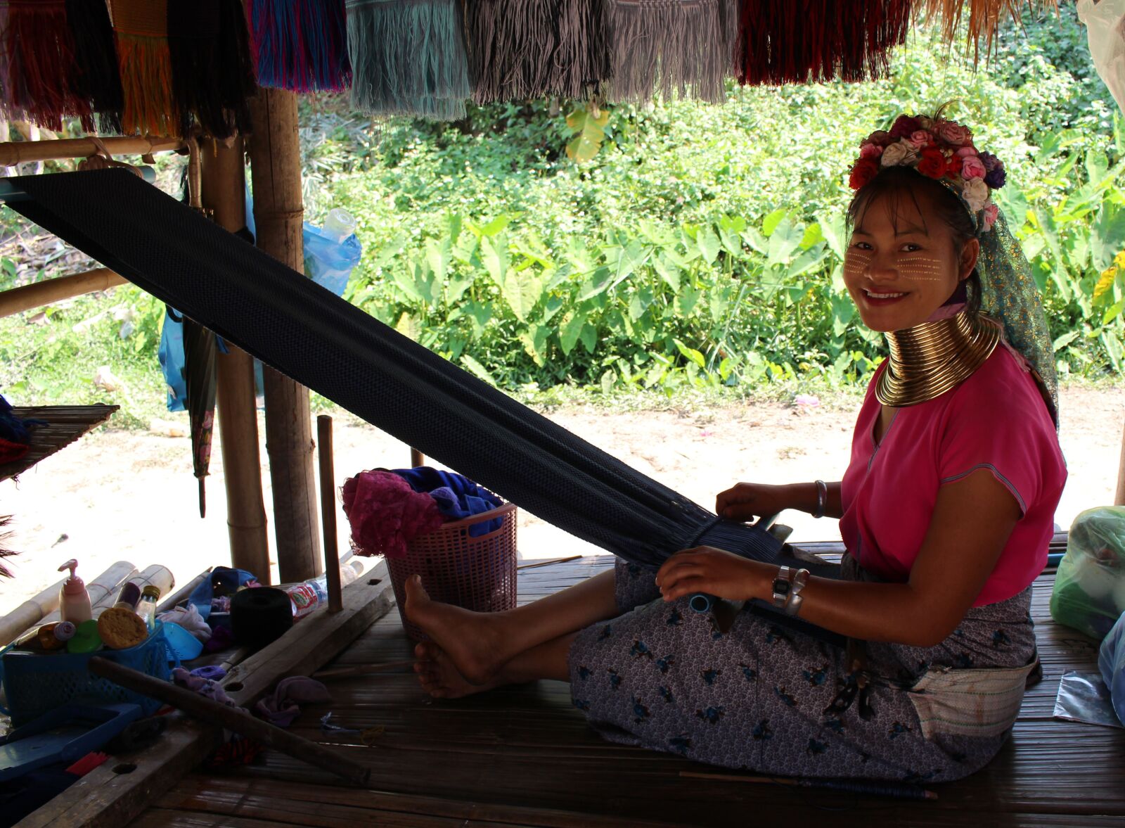 Canon EOS 700D (EOS Rebel T5i / EOS Kiss X7i) sample photo. Weaving, woman, weave photography