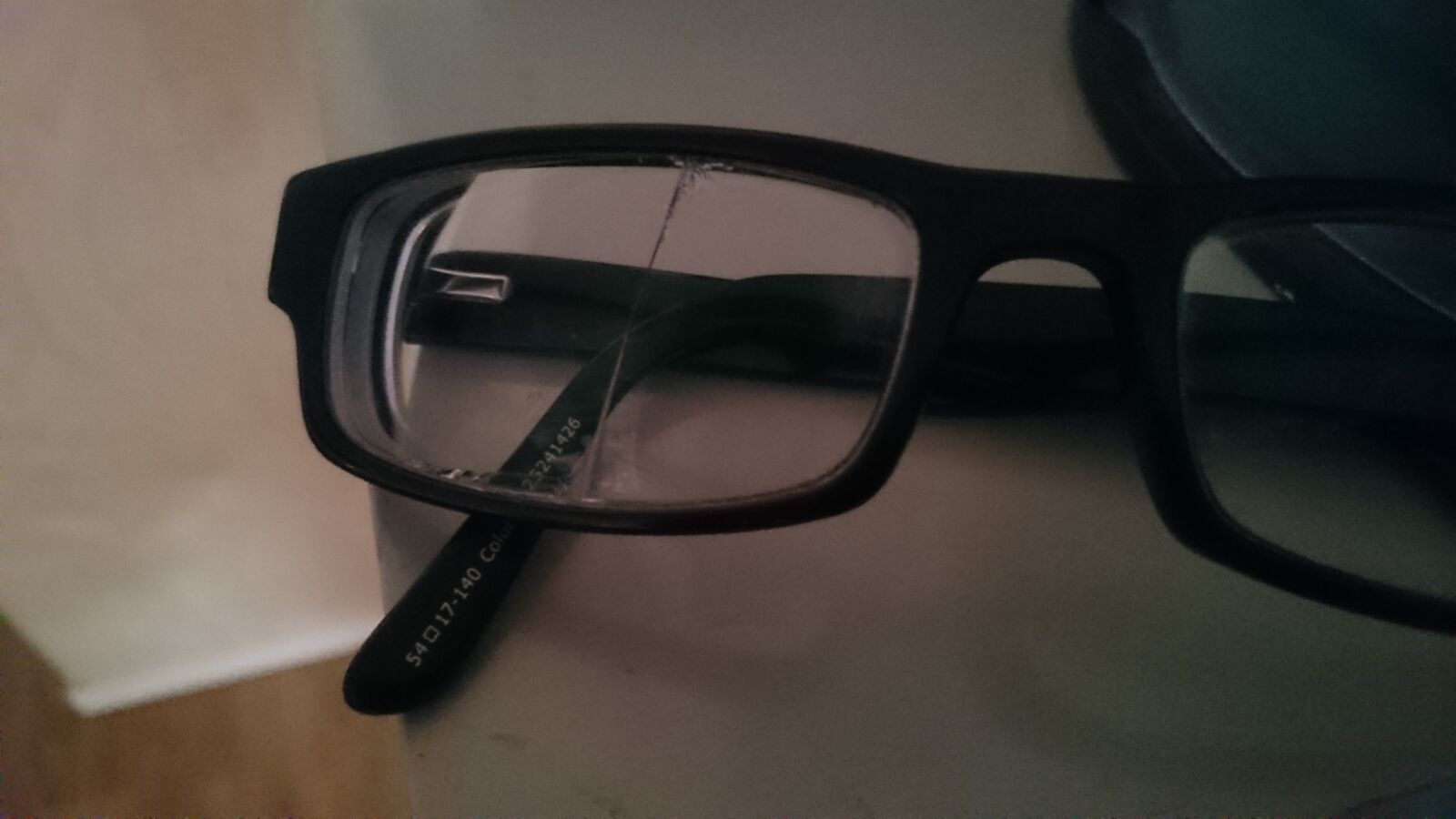 Sony Xperia Z3 sample photo. Broken, crack, cracked, glasses photography
