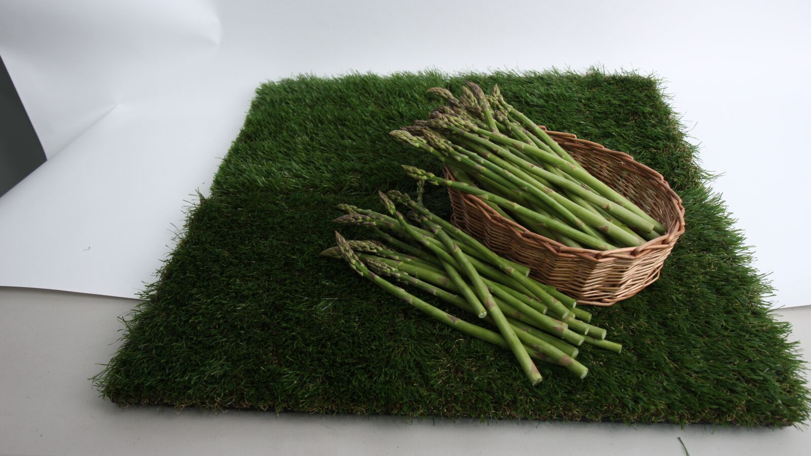 Canon EOS 100D (EOS Rebel SL1 / EOS Kiss X7) sample photo. Asparagus, gangwon asparagus, both photography