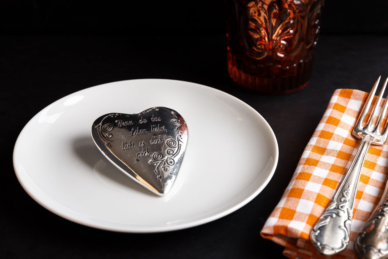 Canon EOS 600D (Rebel EOS T3i / EOS Kiss X5) sample photo. Cover, plate, cutlery photography