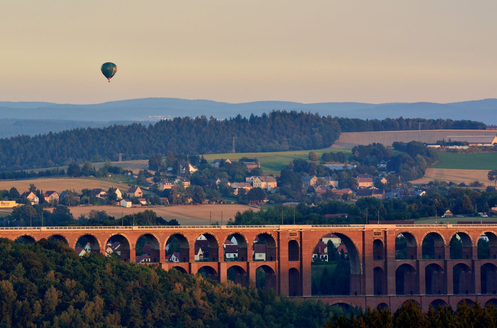 Nikon D5200 sample photo. Viaduct, go balloon, evening photography