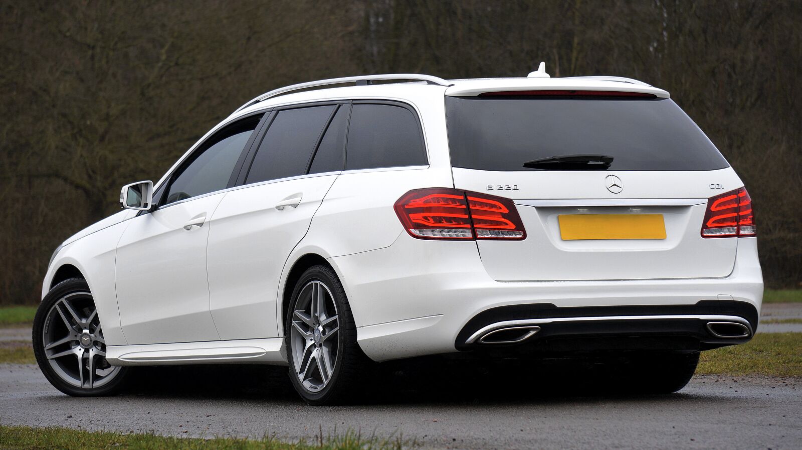 Sony Alpha NEX-5N + Sony E 55-210mm F4.5-6.3 OSS sample photo. Mercedes-benz, car, transport photography