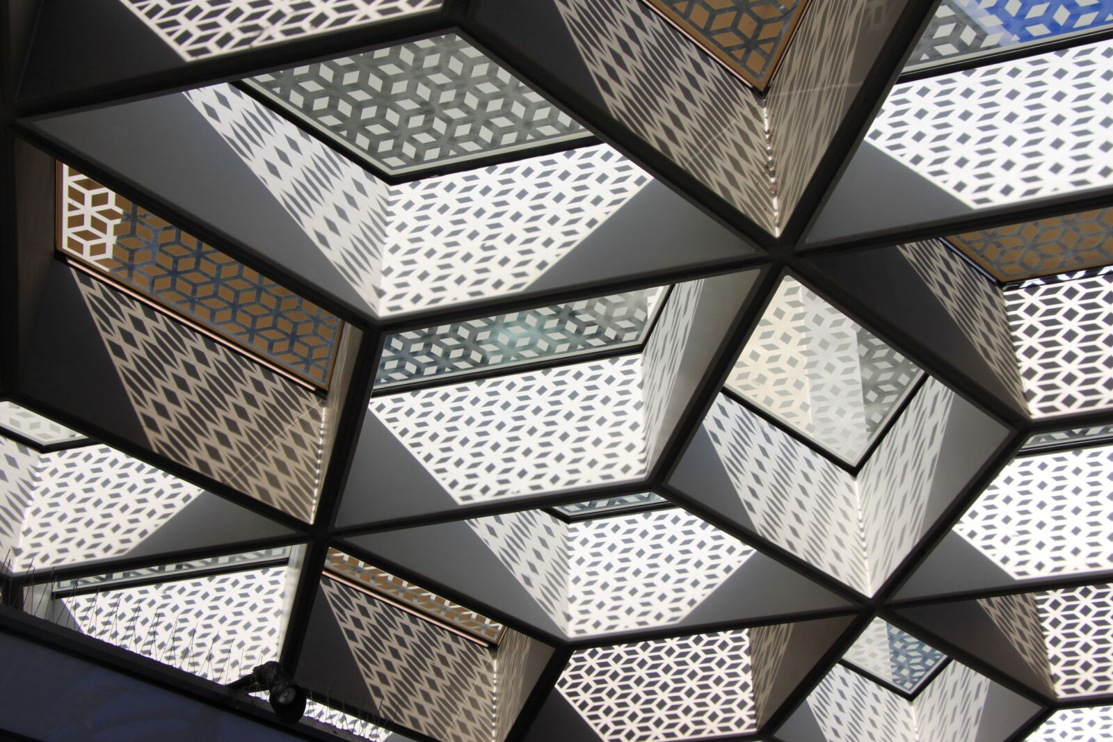 Canon EOS 500D (EOS Rebel T1i / EOS Kiss X3) sample photo. Geometric, architecture, building photography