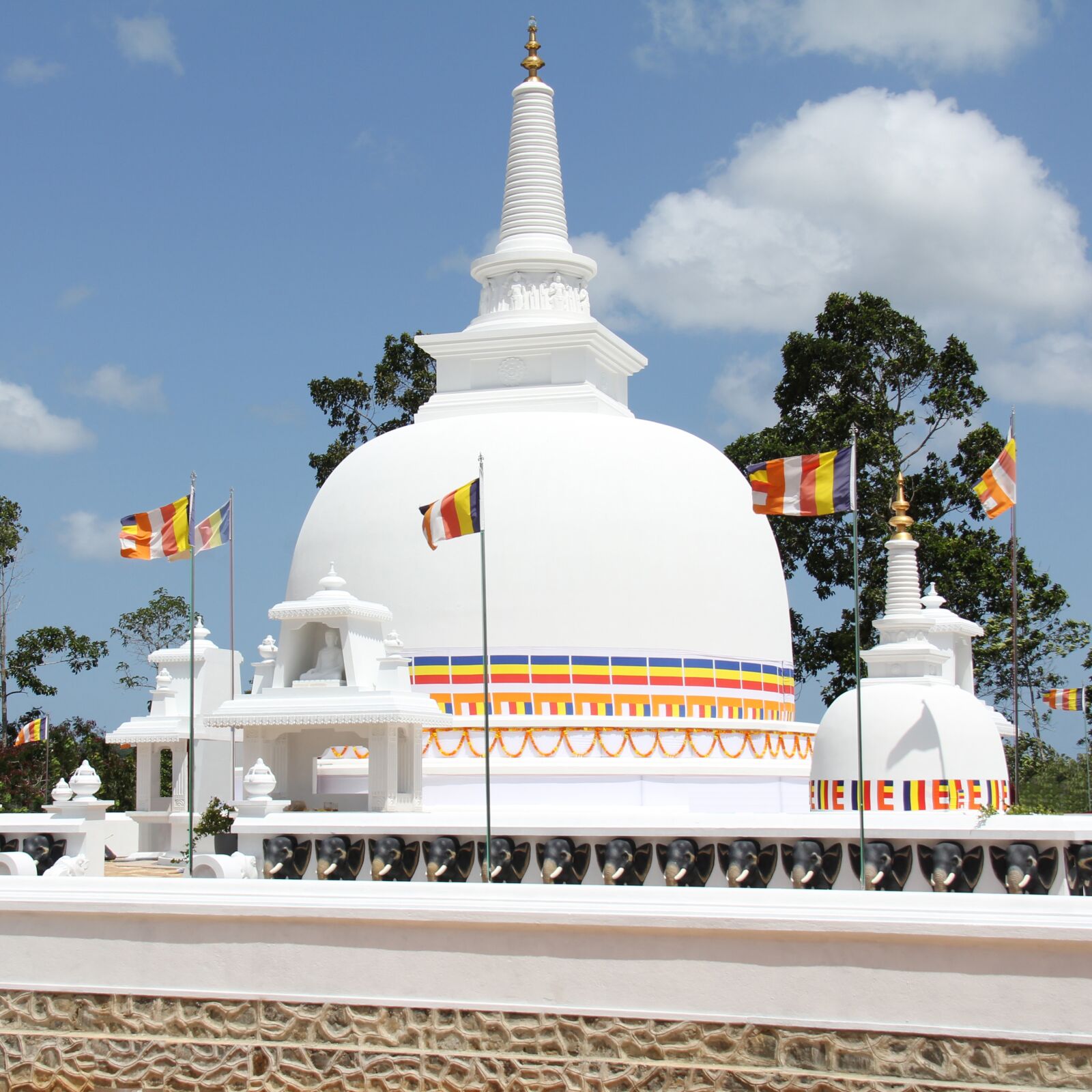 Canon EF-S 18-200mm F3.5-5.6 IS sample photo. Religion, spirituality, architecture photography