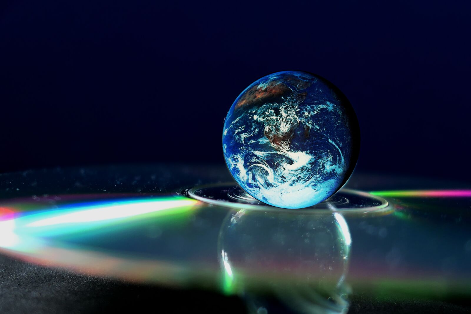 Panasonic Lumix DMC-LX10 (Lumix DMC-LX15) sample photo. Ball, earth, glass photography
