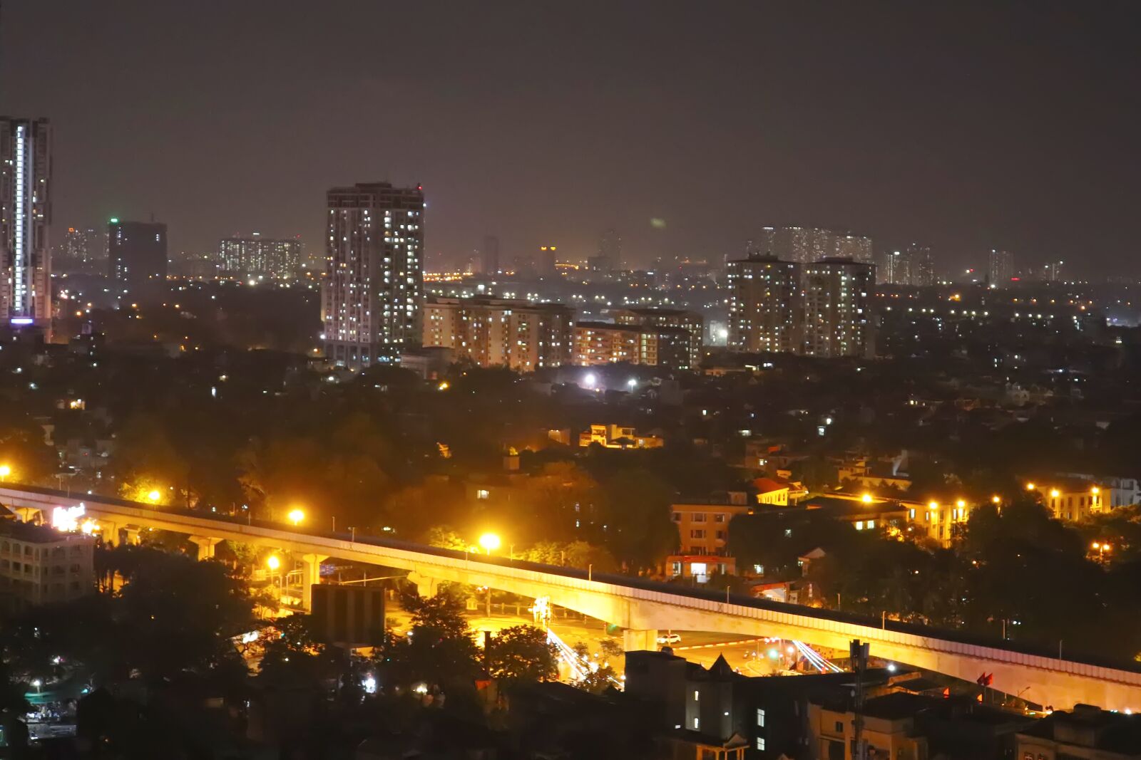 Canon EOS 77D (EOS 9000D / EOS 770D) + Canon EF-S 18-55mm F3.5-5.6 IS STM sample photo. Hanoi, summer night, samsora photography