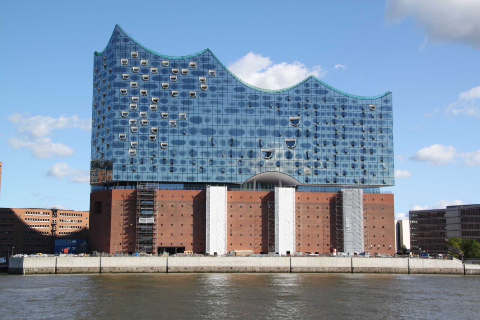 Canon EOS 500D (EOS Rebel T1i / EOS Kiss X3) sample photo. Elbe philharmonic hall, hamburg photography