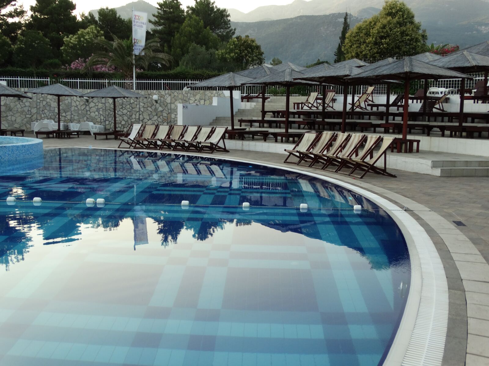 Sony Cyber-shot DSC-HX300 sample photo. Pool, water, clear photography