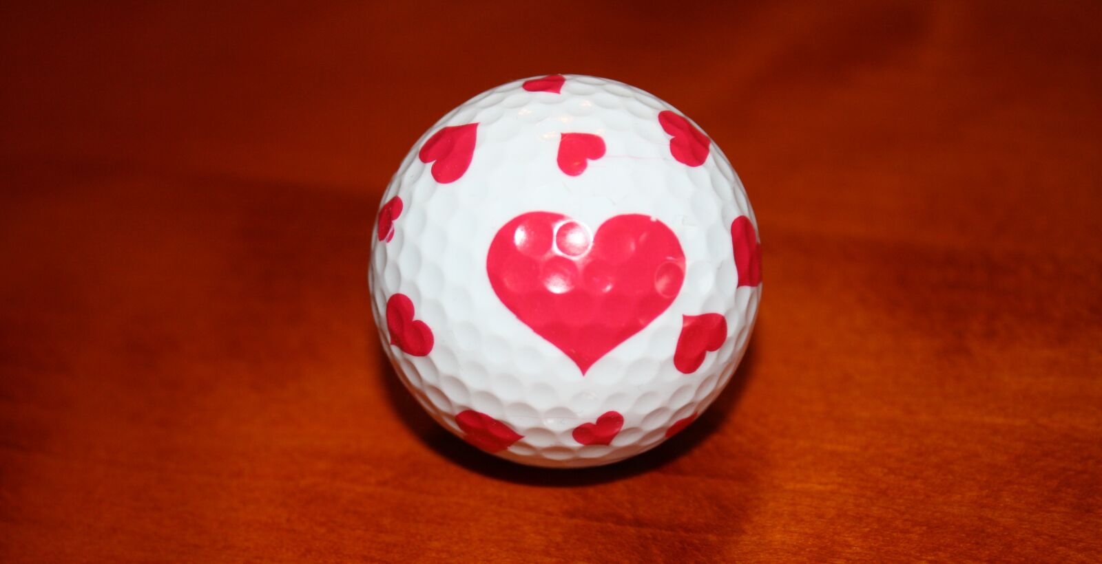 Canon EOS 1000D (EOS Digital Rebel XS / EOS Kiss F) sample photo. Golf ball, white, heart photography