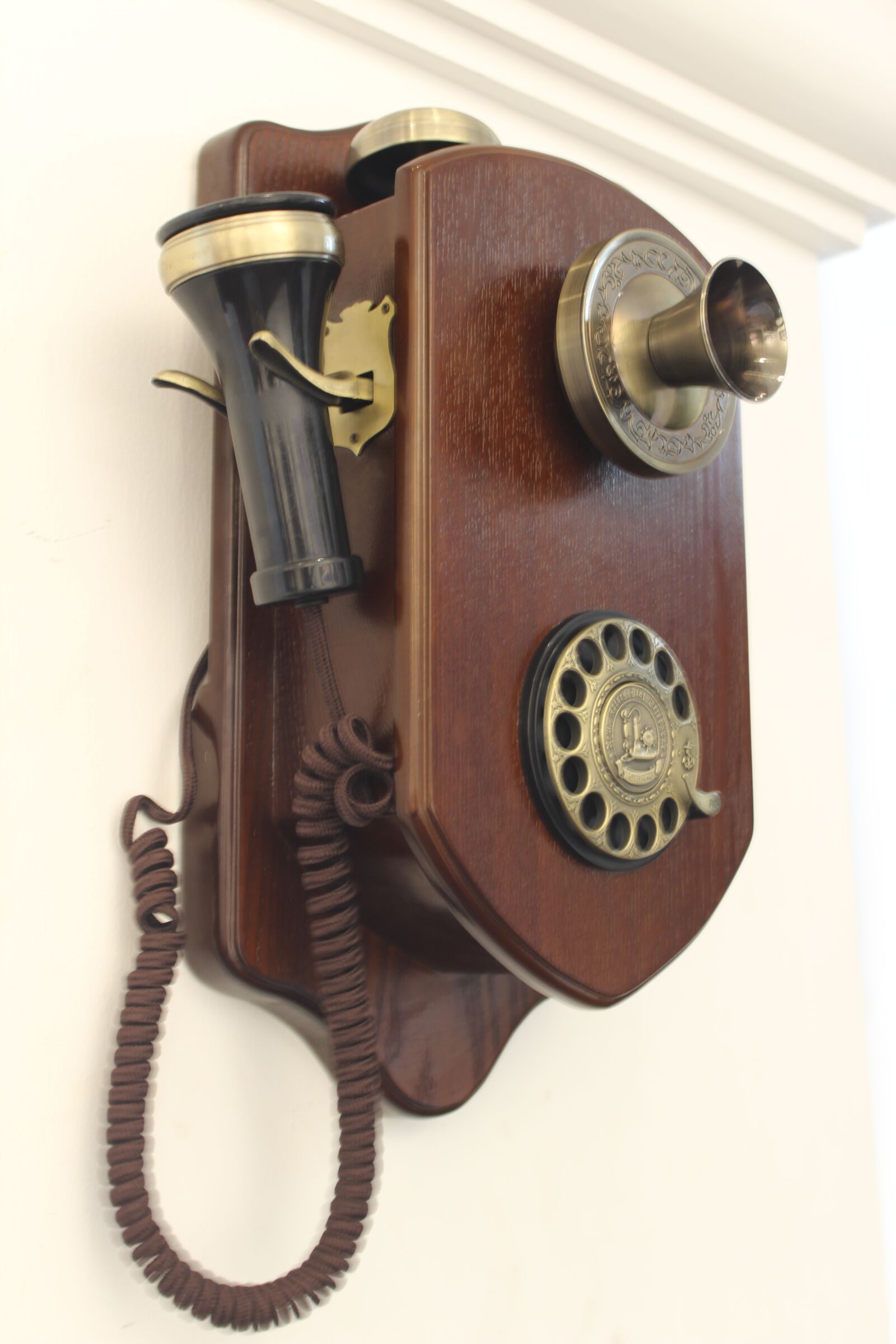 Canon EOS 600D (Rebel EOS T3i / EOS Kiss X5) sample photo. Phone, vintage telephone, old photography