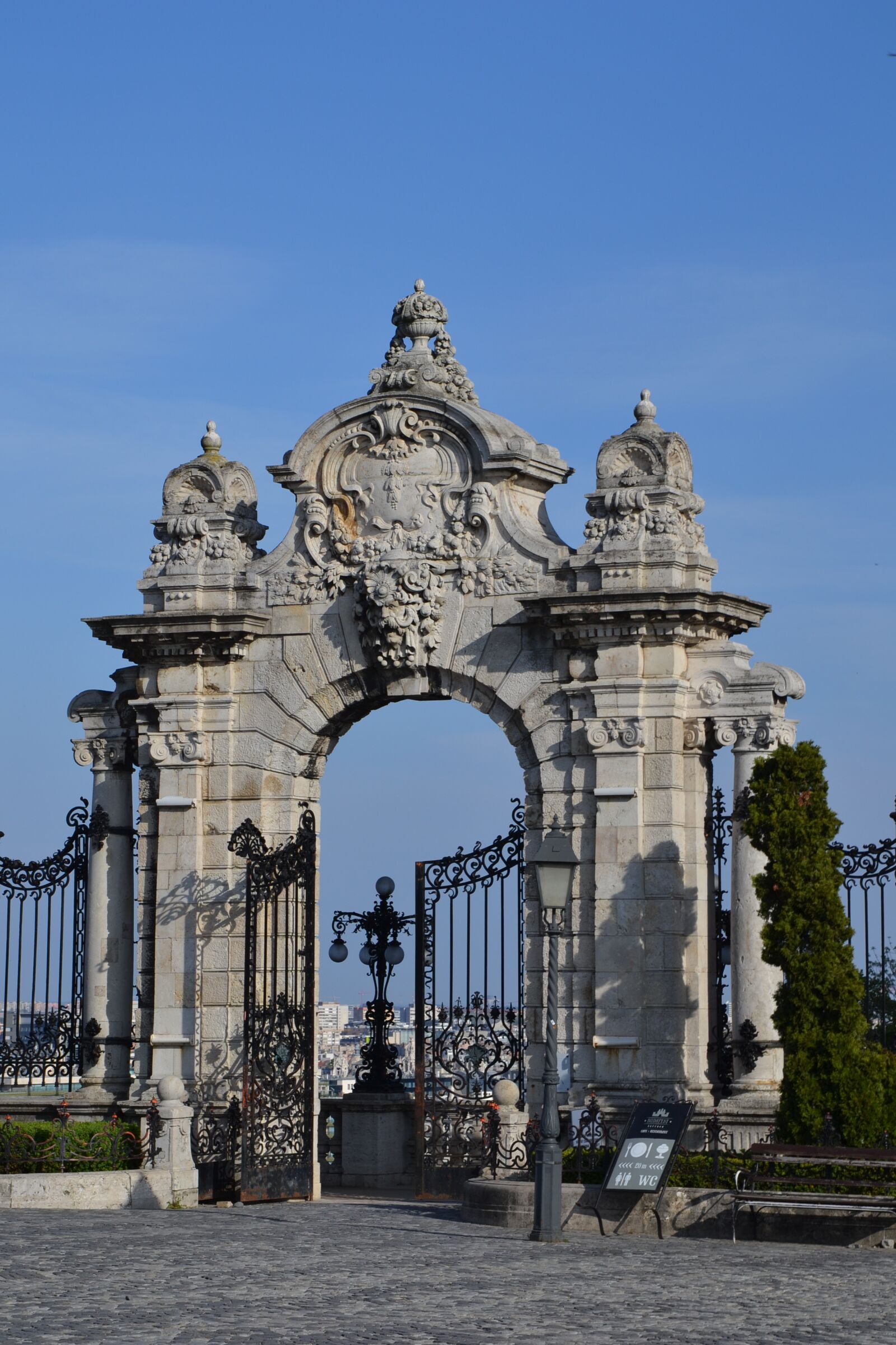 Nikon D3100 sample photo. Buda castle, spring, budapest photography