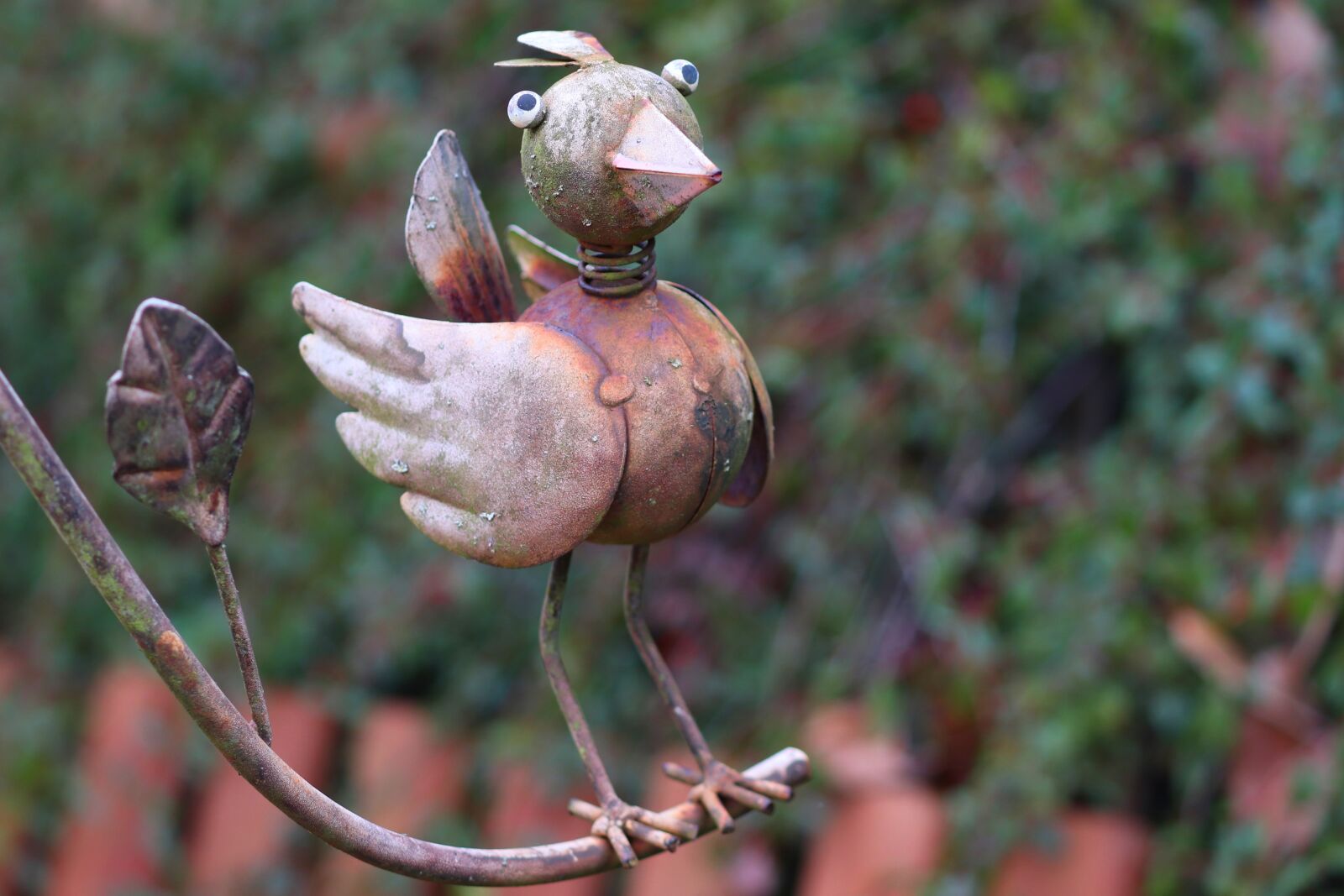 Canon EOS 200D (EOS Rebel SL2 / EOS Kiss X9) sample photo. Bird, metal bird, decoration photography
