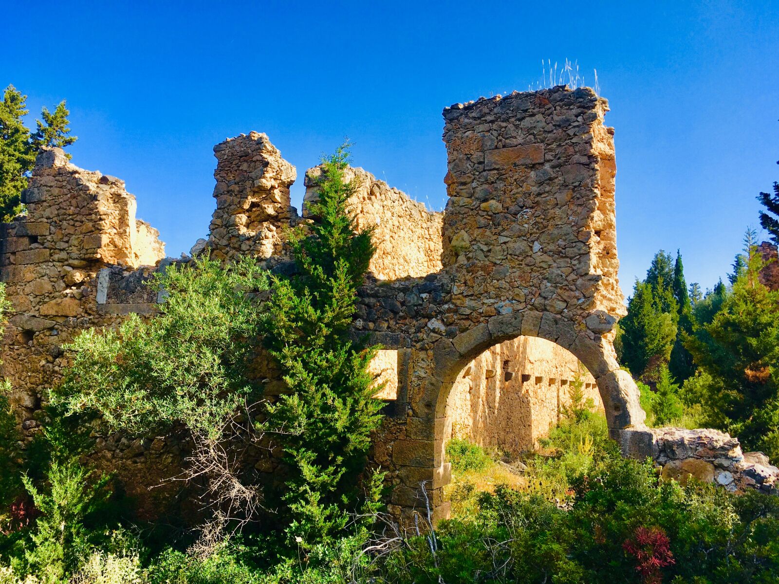 iPhone SE back camera 4.15mm f/2.2 sample photo. Greece, ruin, architecture photography