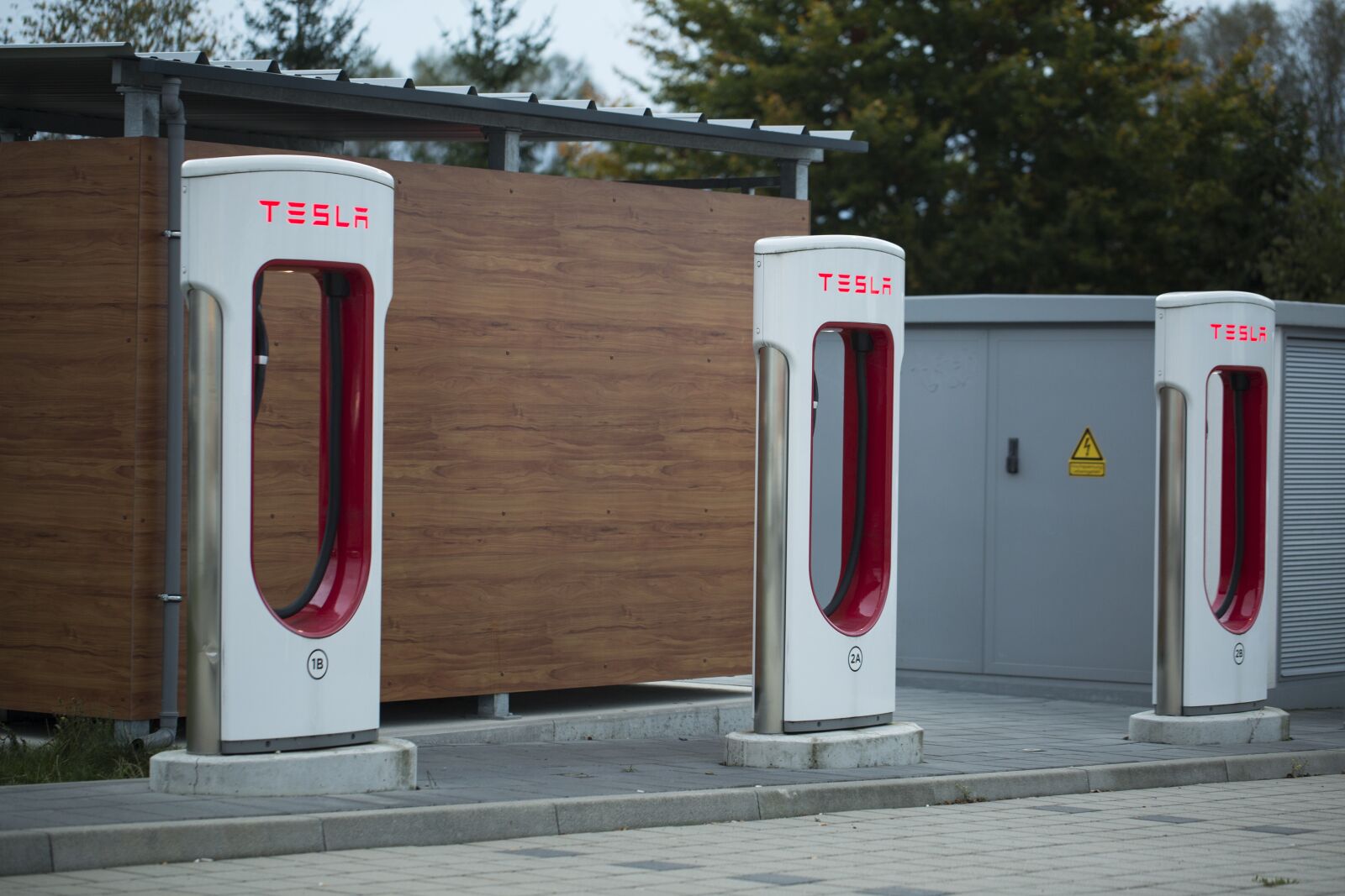 Canon EF 100mm F2.8L Macro IS USM sample photo. Tesla, electric, charging station photography